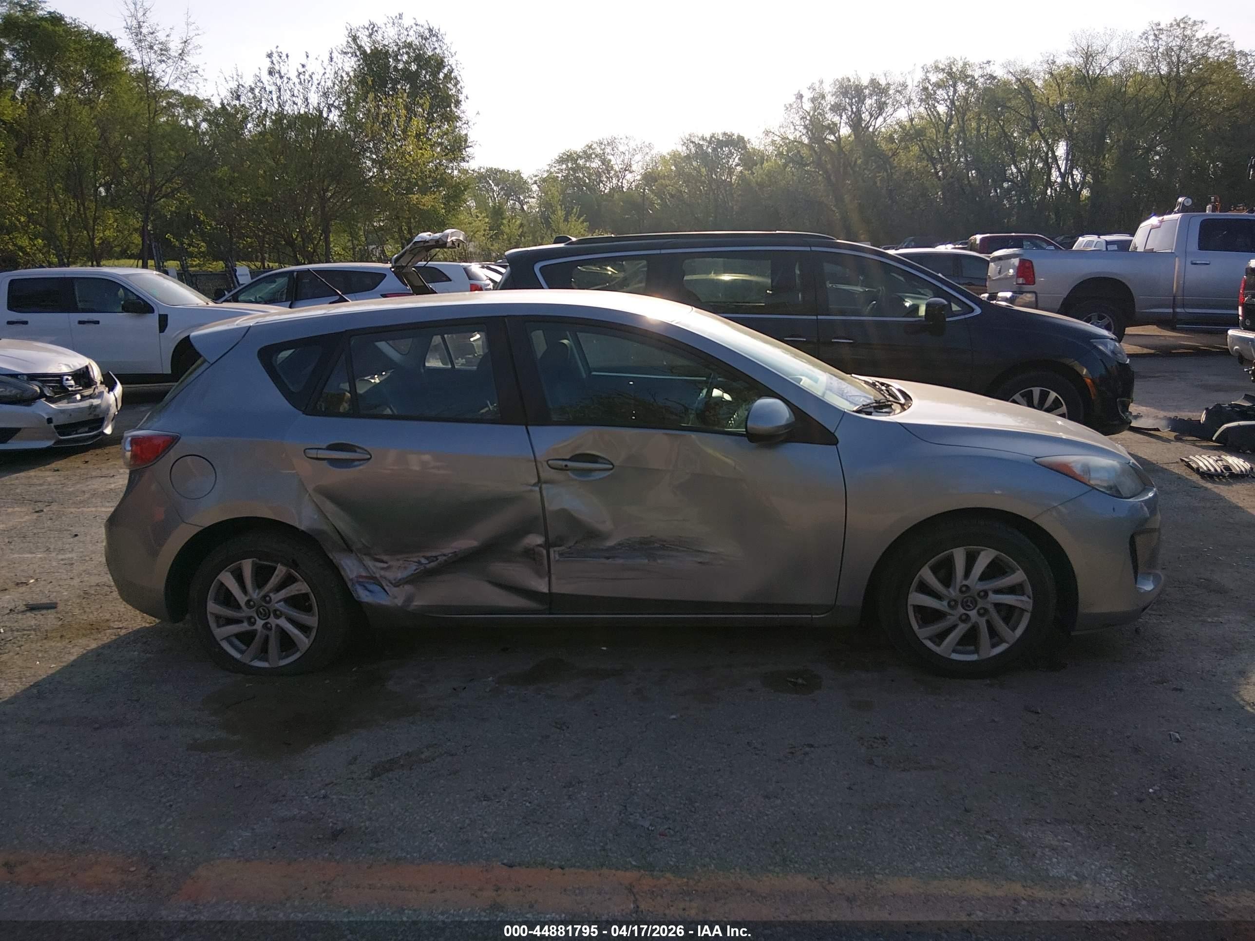 2013 Mazda Mazda3 I Touring Silver vin: JM1BL1L78D1727904
