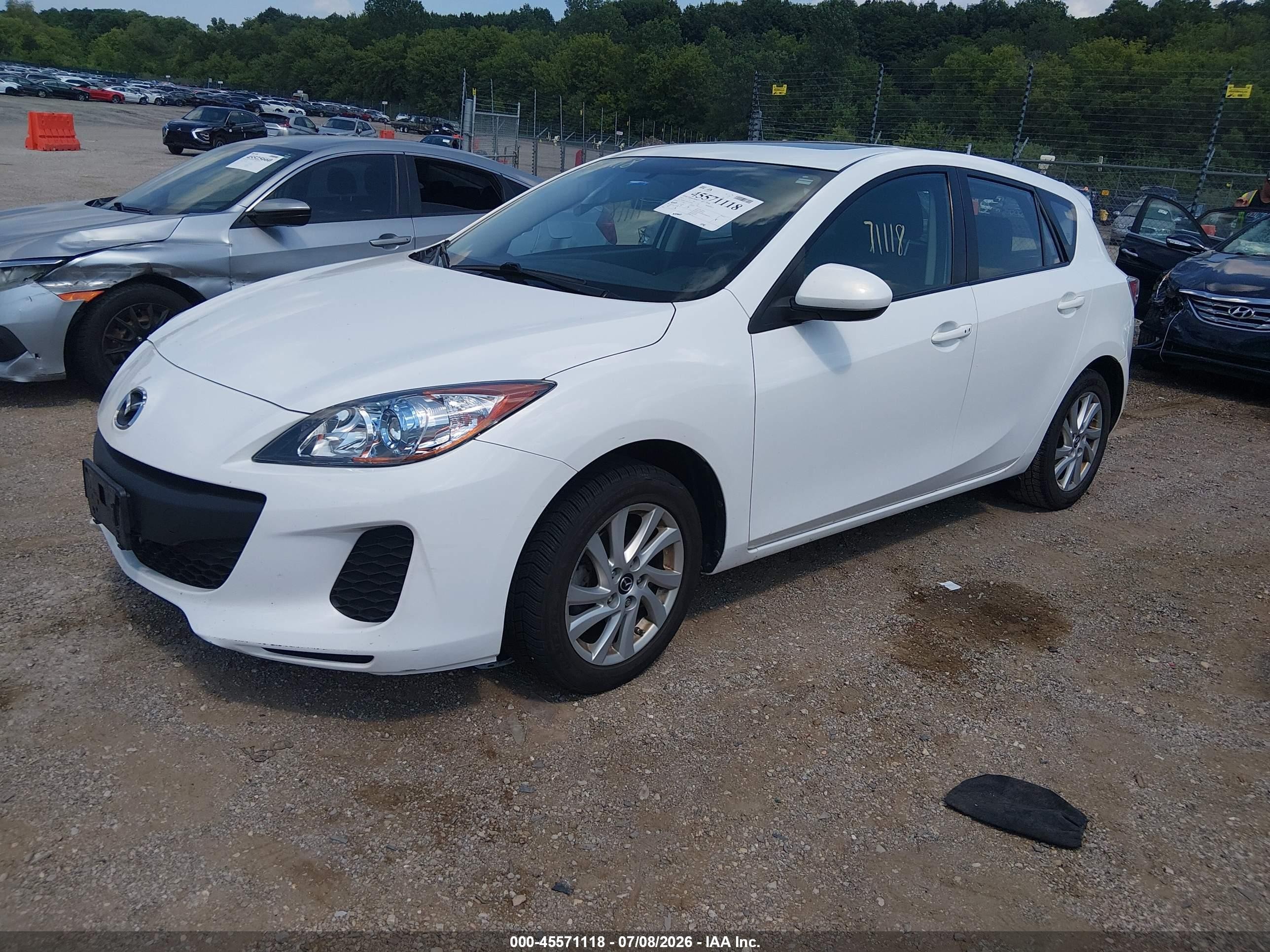 2013 Mazda Mazda3 I Touring Белый vin: JM1BL1L78D1818249