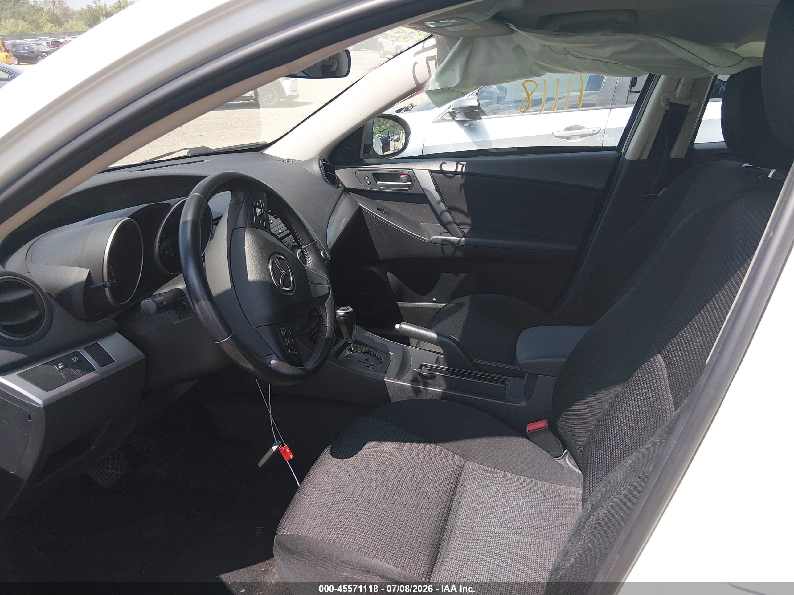 2013 Mazda Mazda3 I Touring Белый vin: JM1BL1L78D1818249