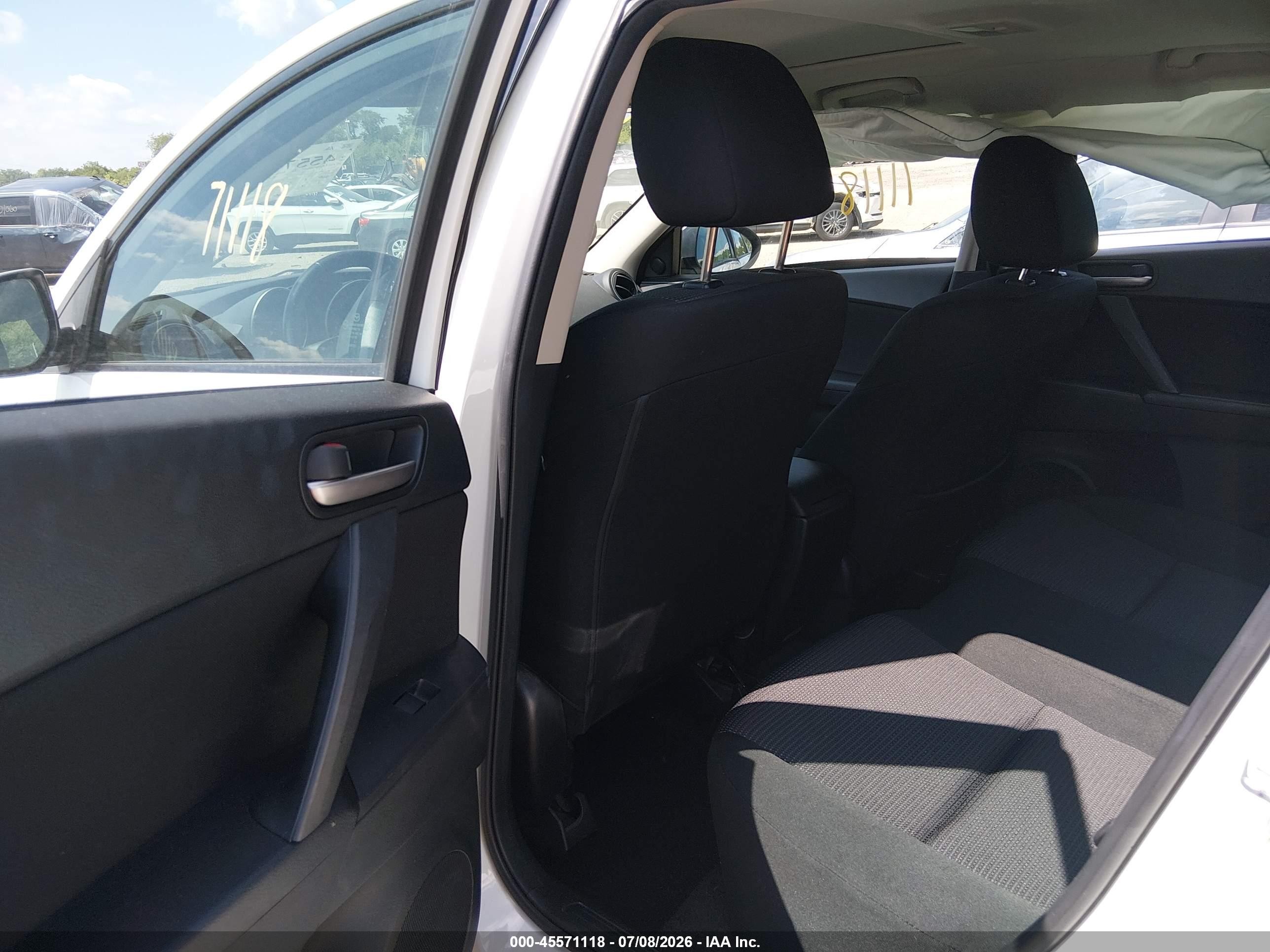 2013 Mazda Mazda3 I Touring Белый vin: JM1BL1L78D1818249