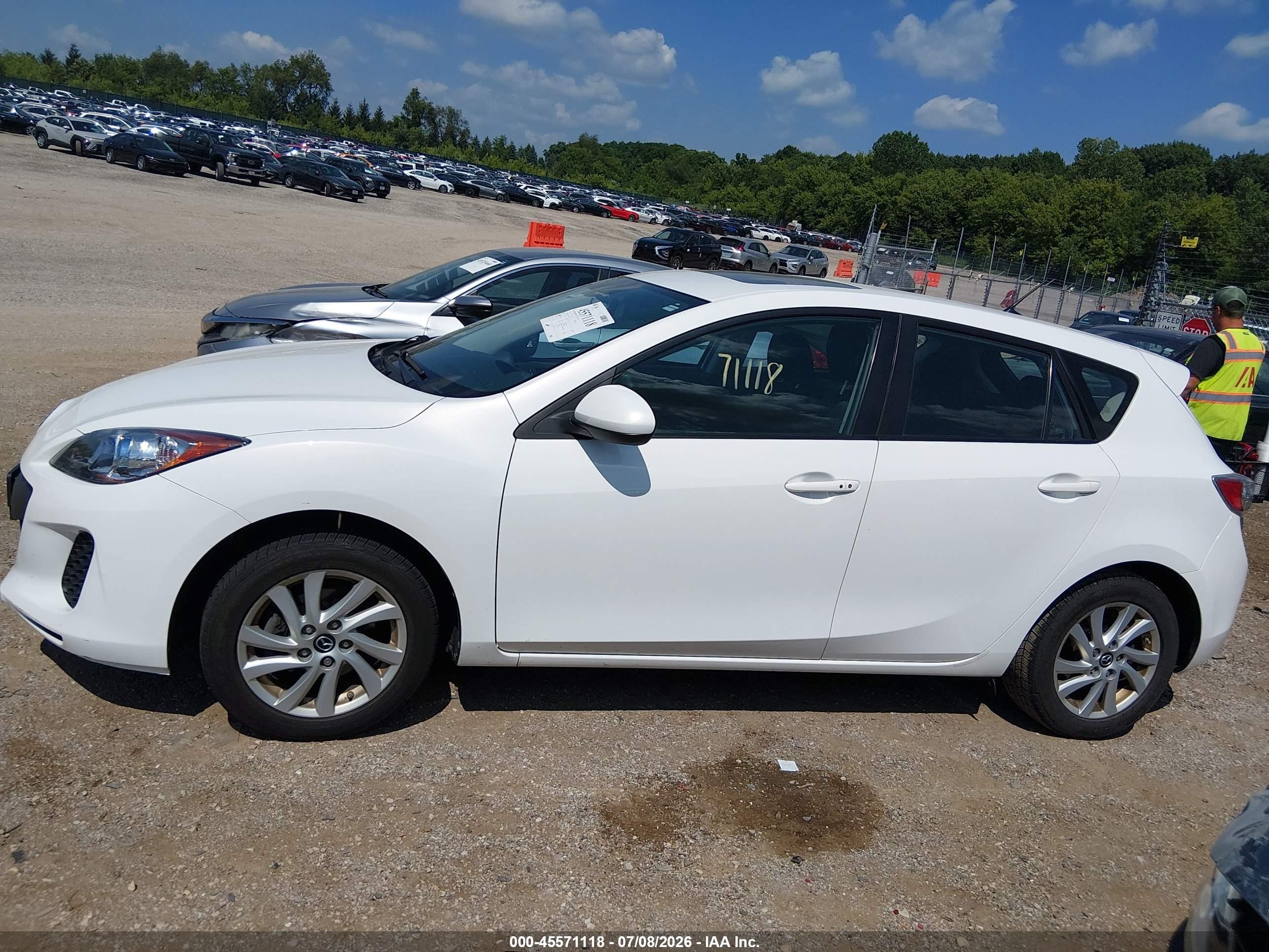 2013 Mazda Mazda3 I Touring Белый vin: JM1BL1L78D1818249