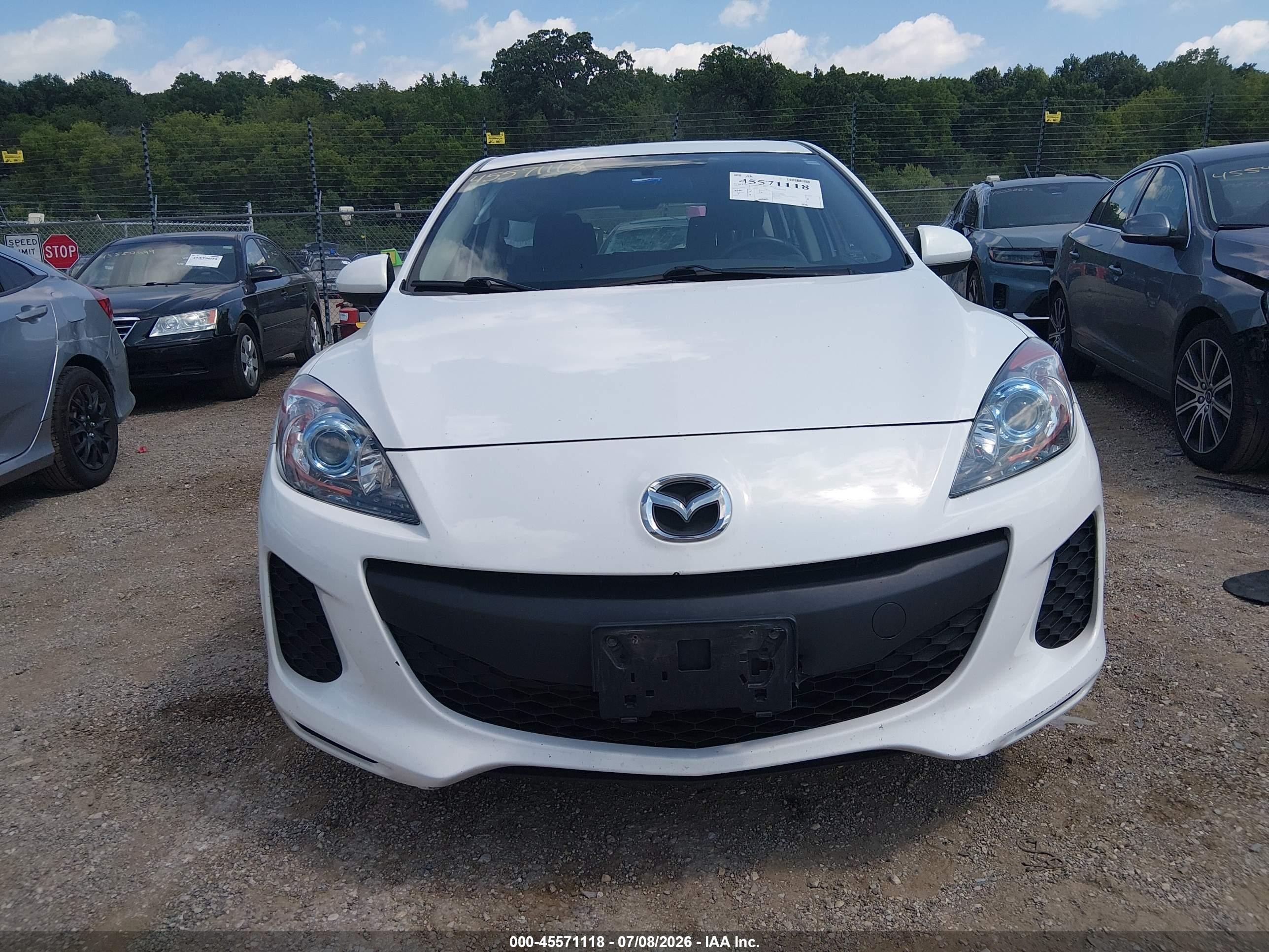 2013 Mazda Mazda3 I Touring Белый vin: JM1BL1L78D1818249