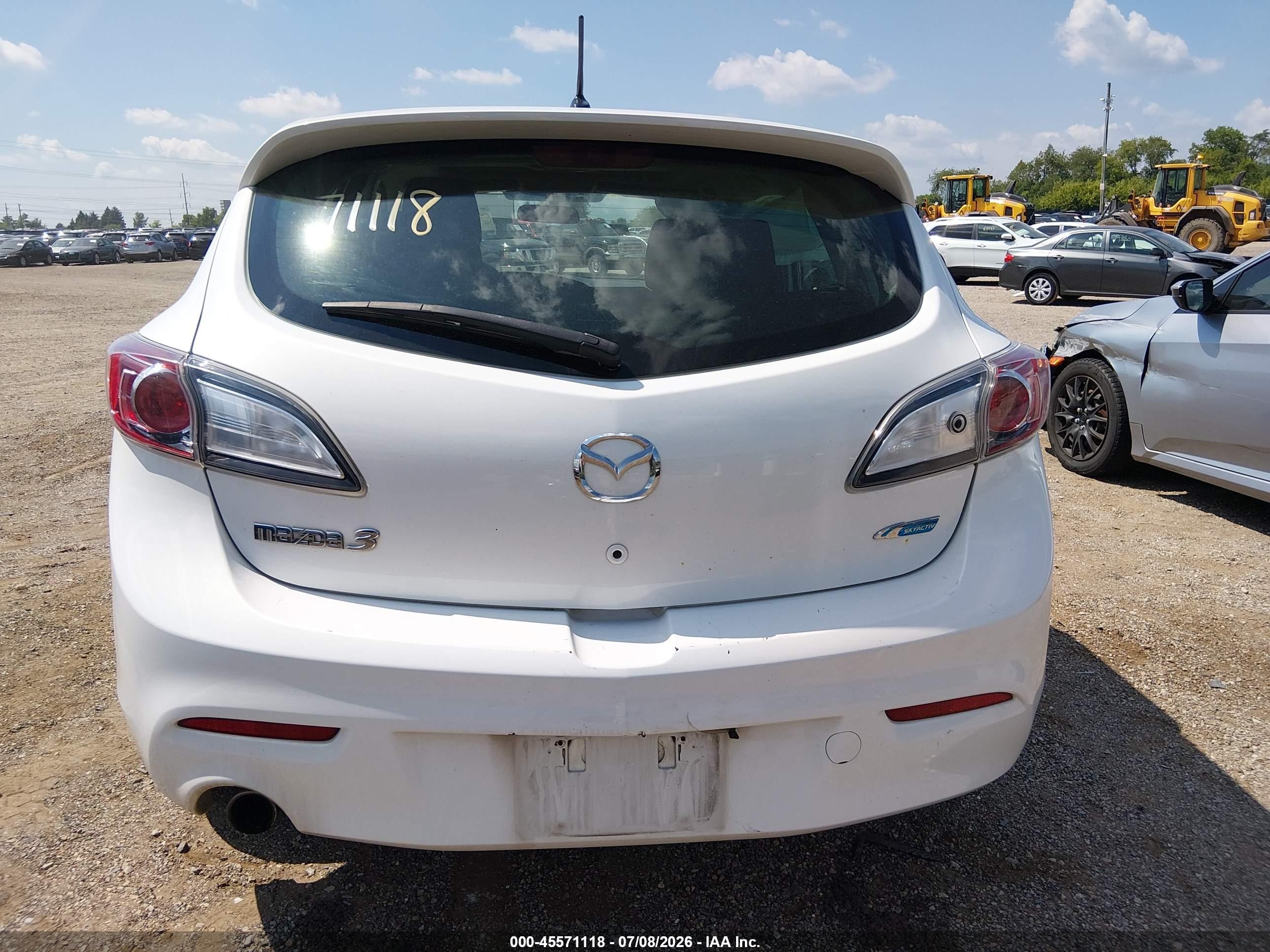 2013 Mazda Mazda3 I Touring Белый vin: JM1BL1L78D1818249