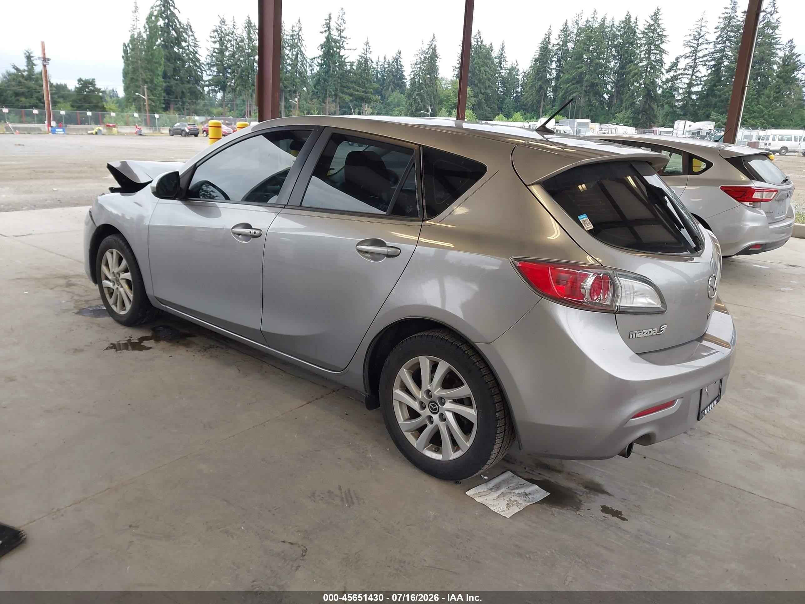 2013 Mazda Mazda3 I Touring Silver vin: JM1BL1L79D1796195