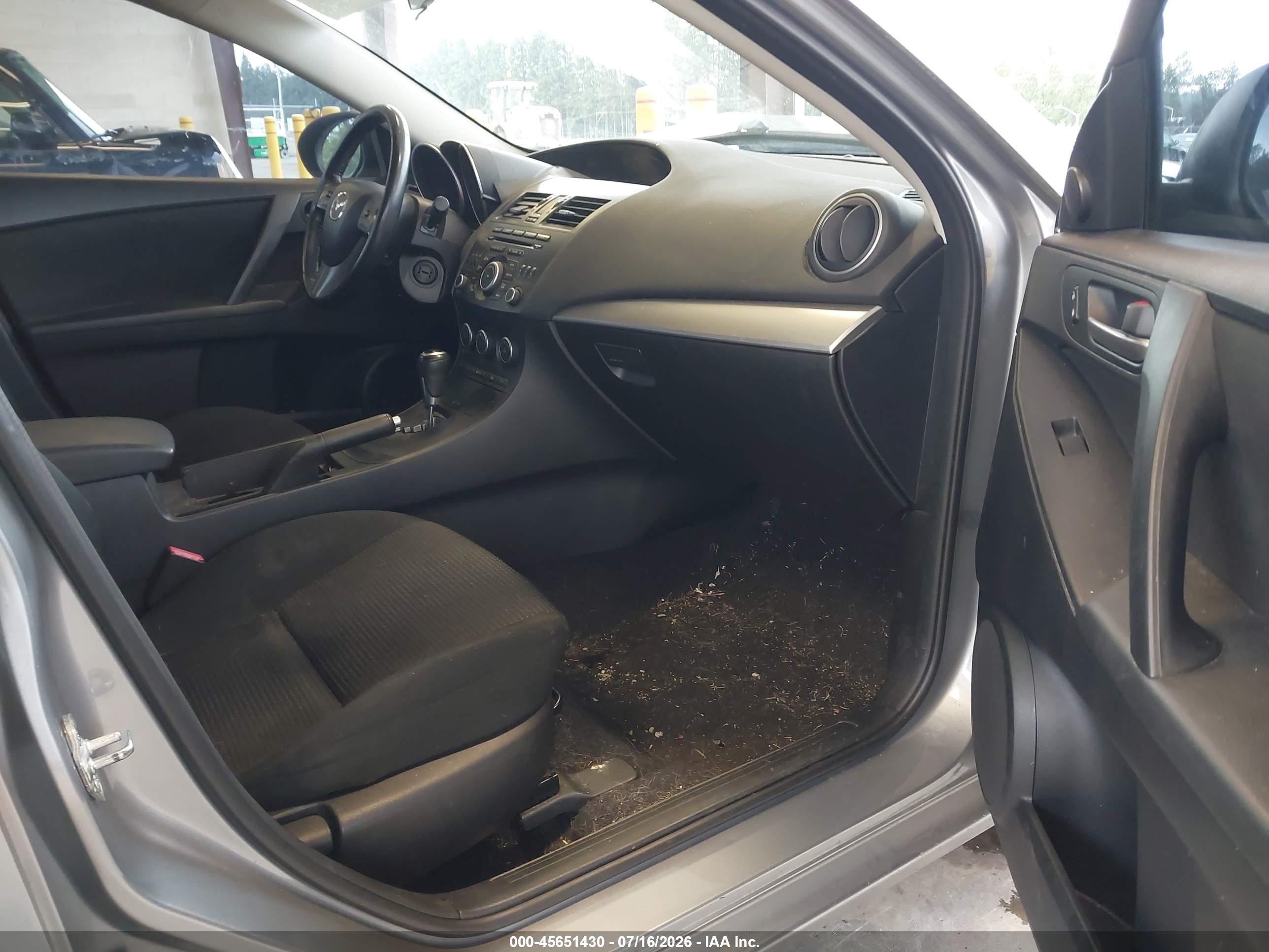 2013 Mazda Mazda3 I Touring Silver vin: JM1BL1L79D1796195
