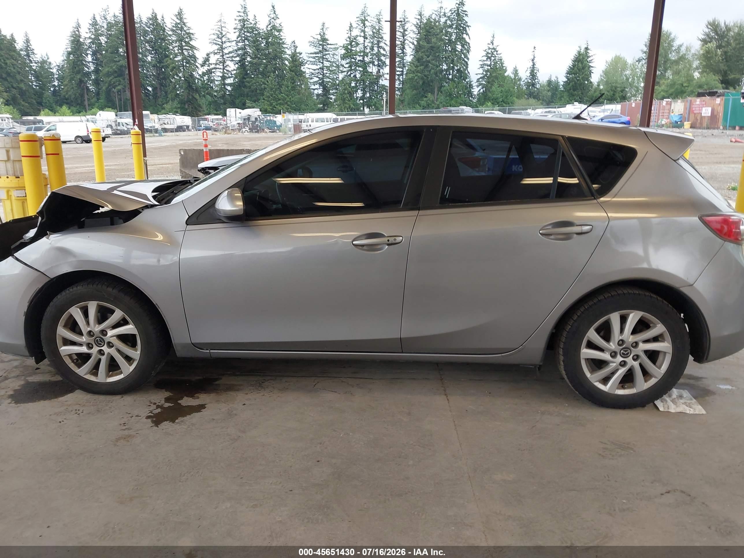 2013 Mazda Mazda3 I Touring Silver vin: JM1BL1L79D1796195