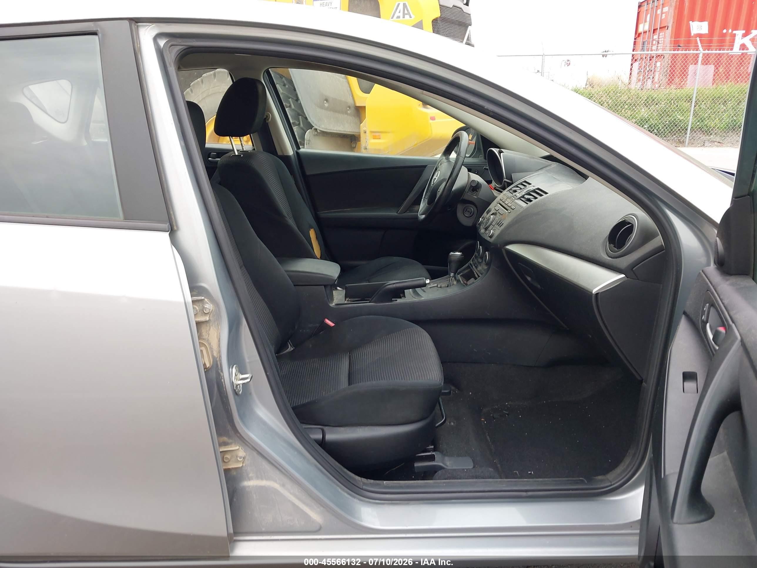 2013 Mazda Mazda3 I Touring Silver vin: JM1BL1L7XD1728889