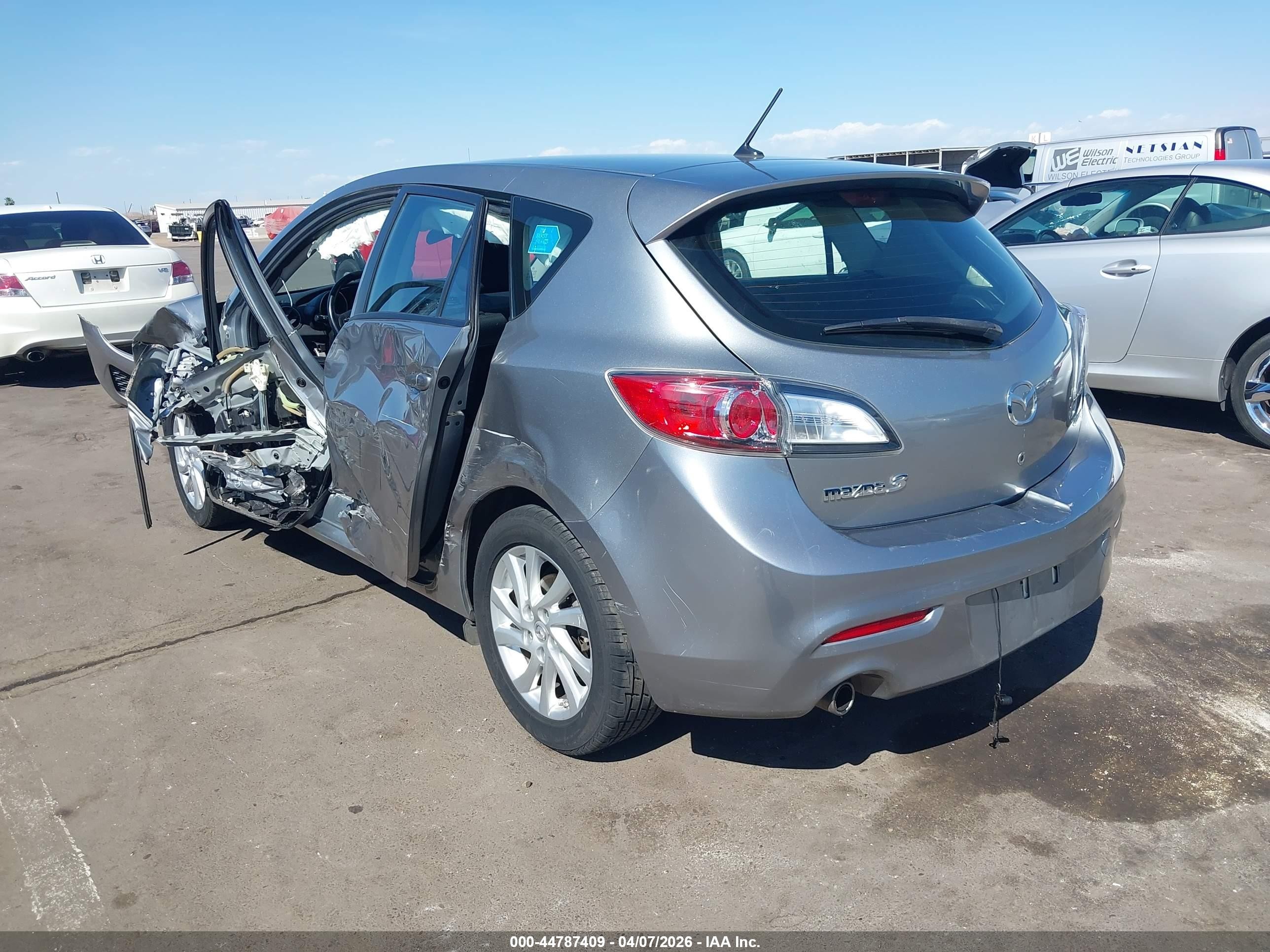 2012 Mazda Mazda3 I Touring Silver vin: JM1BL1L81C1614108