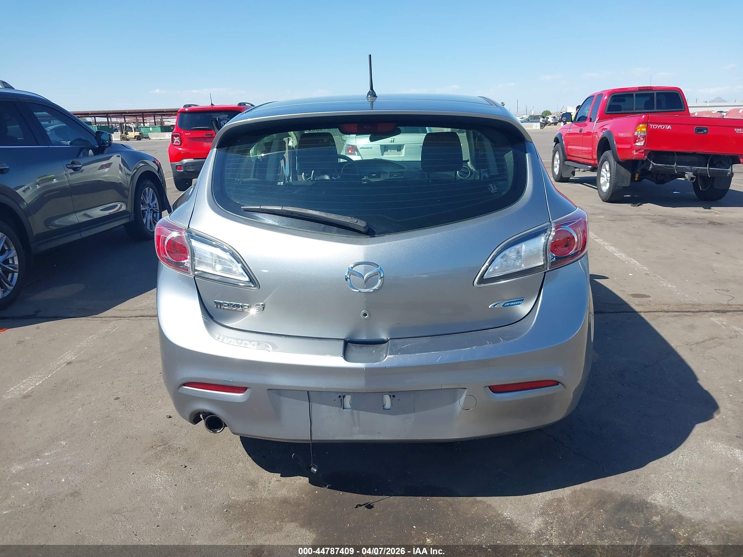 2012 Mazda Mazda3 I Touring Silver vin: JM1BL1L81C1614108