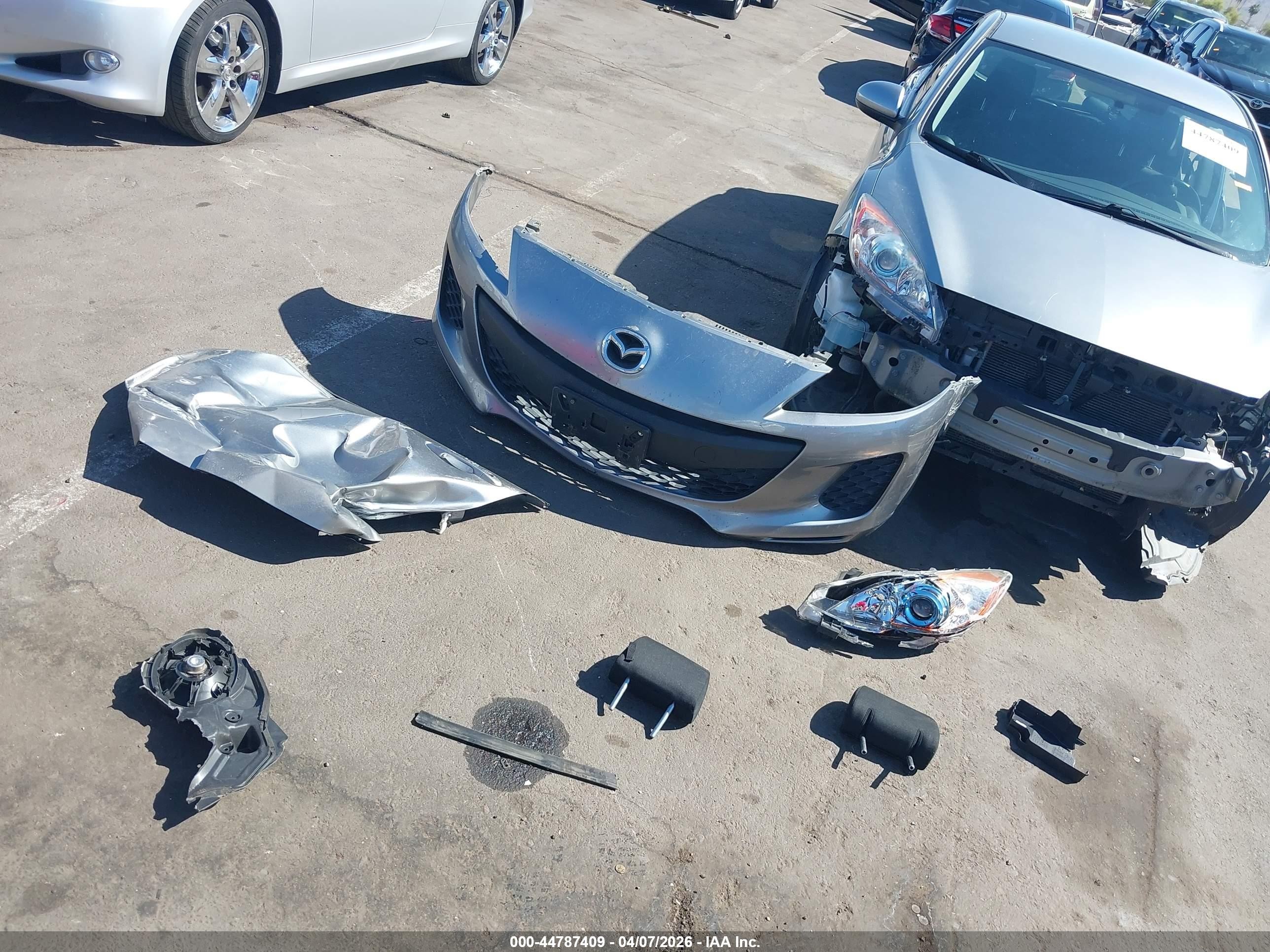 2012 Mazda Mazda3 I Touring Silver vin: JM1BL1L81C1614108