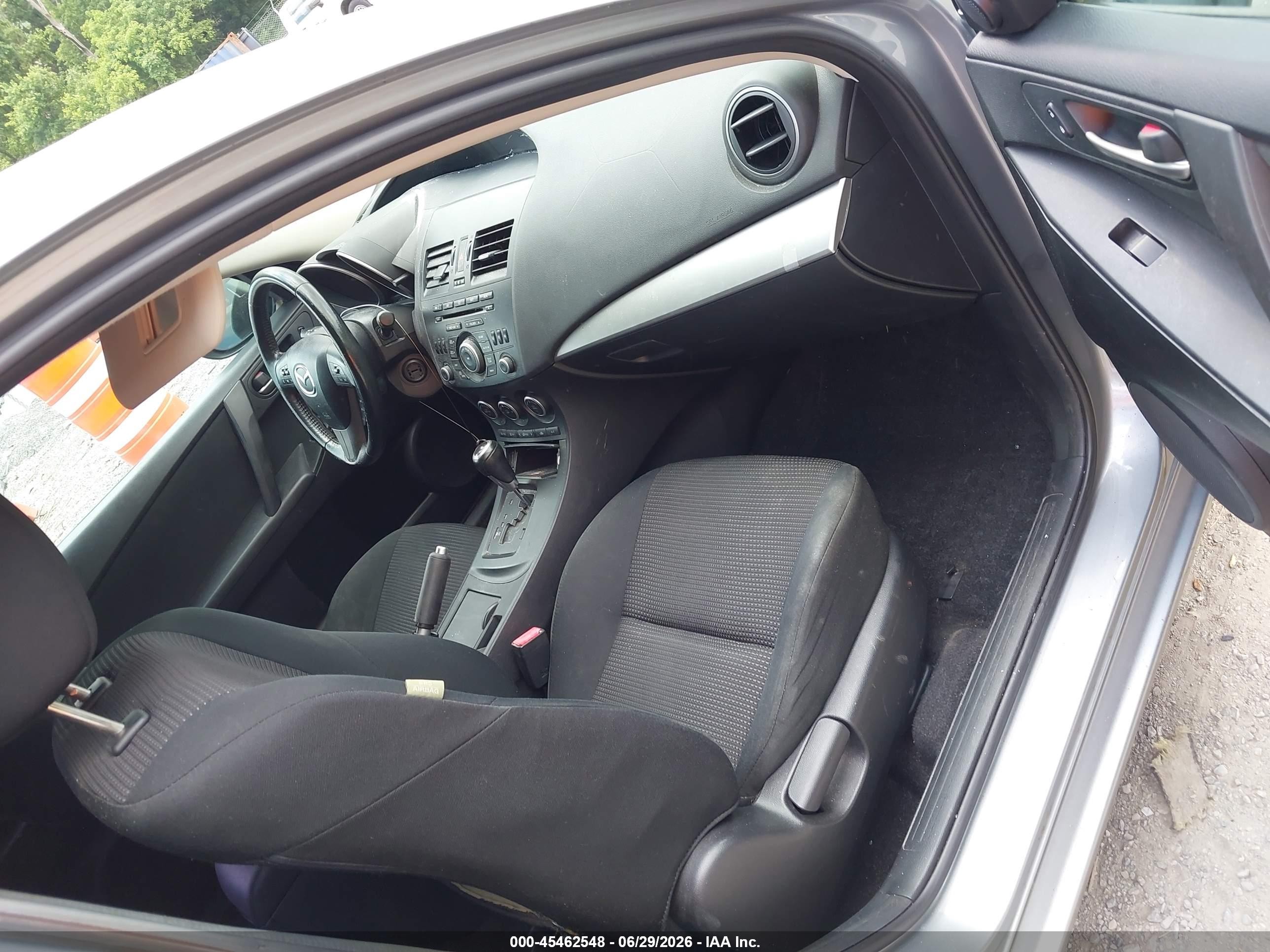 2013 Mazda Mazda3 I Touring Silver vin: JM1BL1L84D1713443
