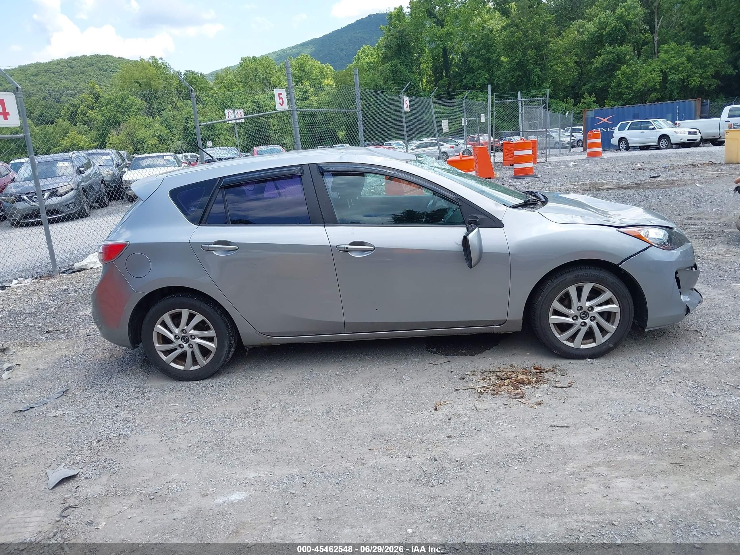 2013 Mazda Mazda3 I Touring Silver vin: JM1BL1L84D1713443