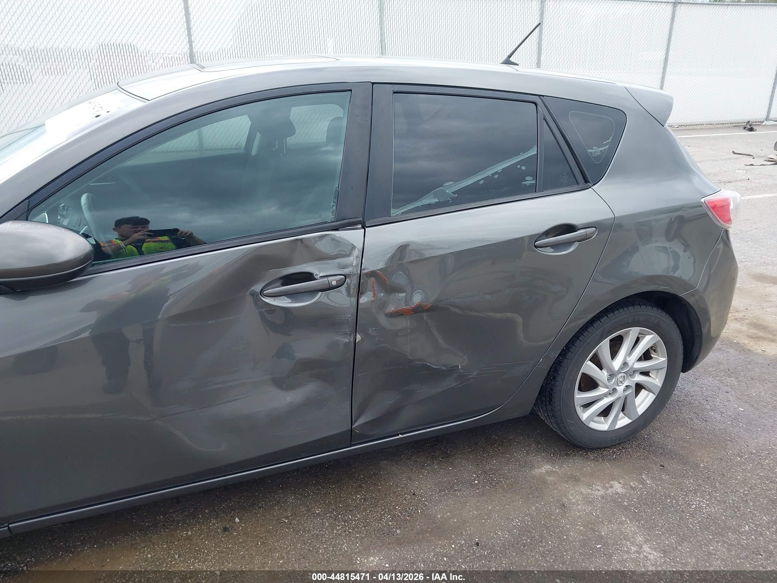 2012 Mazda Mazda3 I Touring Gray vin: JM1BL1L86C1636573