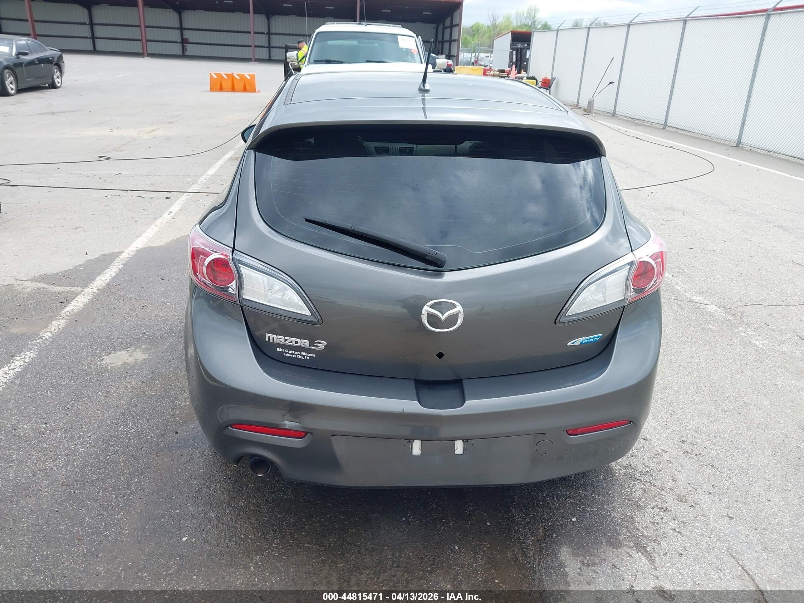 2012 Mazda Mazda3 I Touring Gray vin: JM1BL1L86C1636573