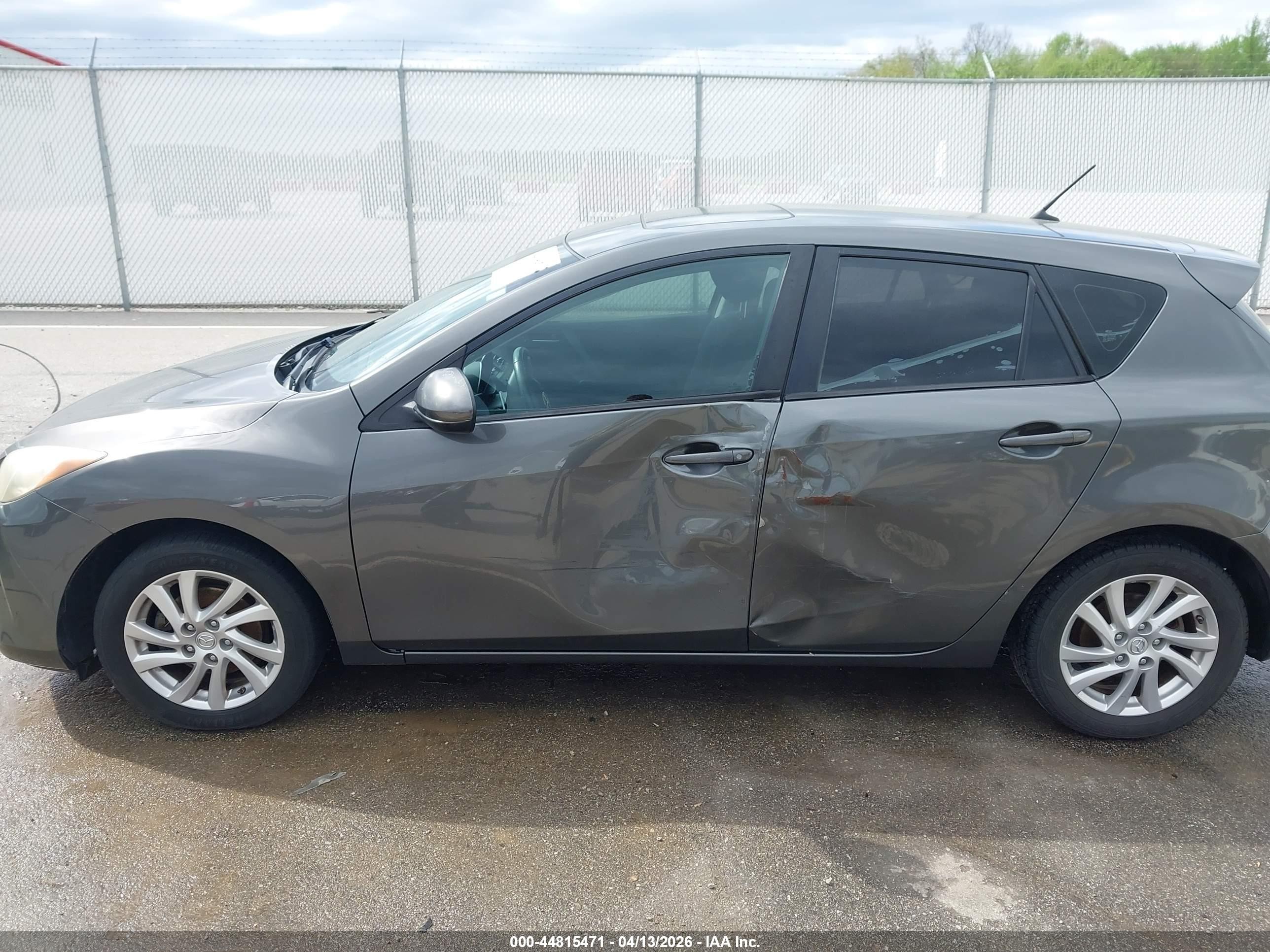 2012 Mazda Mazda3 I Touring Gray vin: JM1BL1L86C1636573