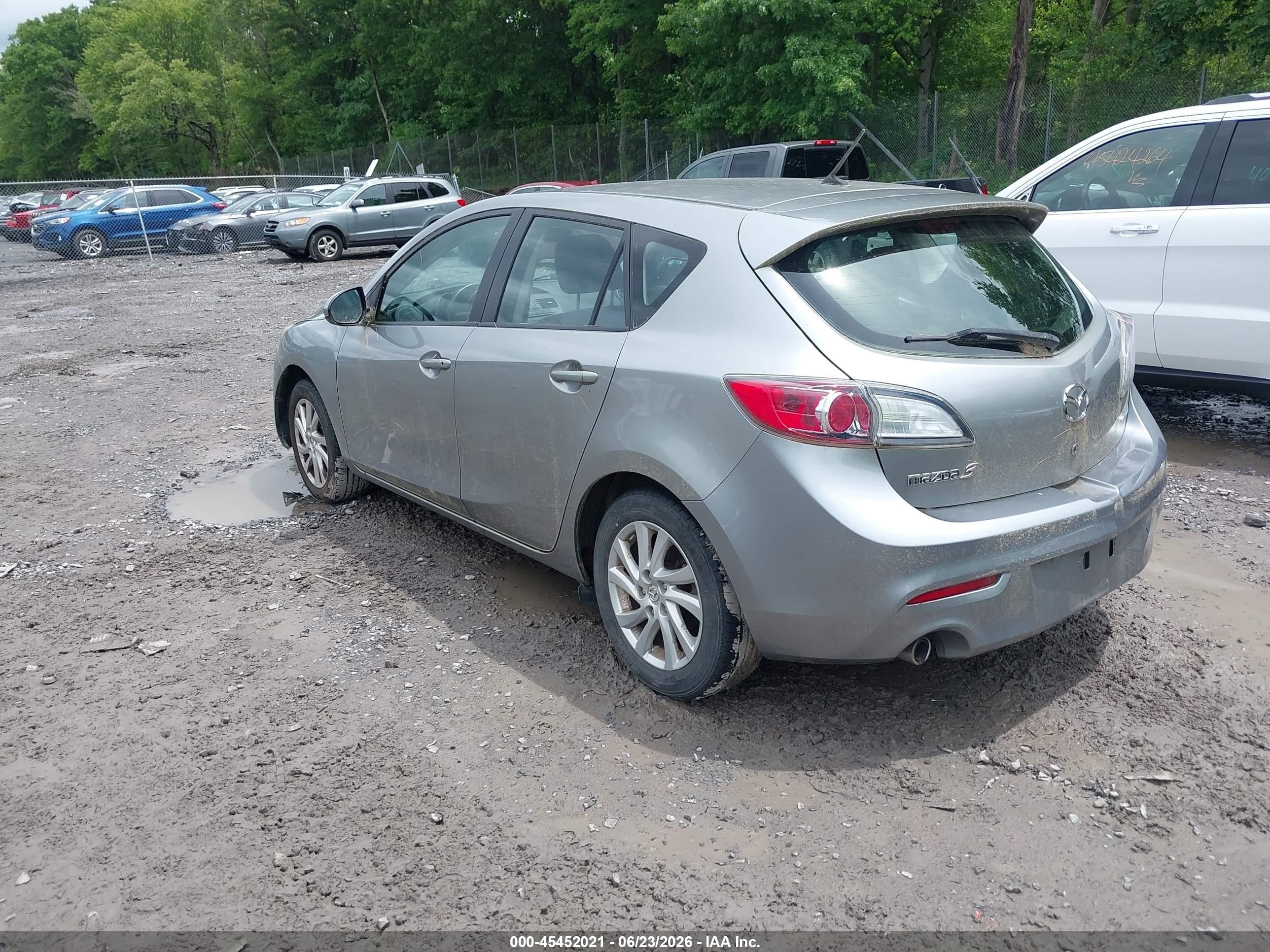 2012 Mazda Mazda3 I Touring Silver vin: JM1BL1L88C1613375