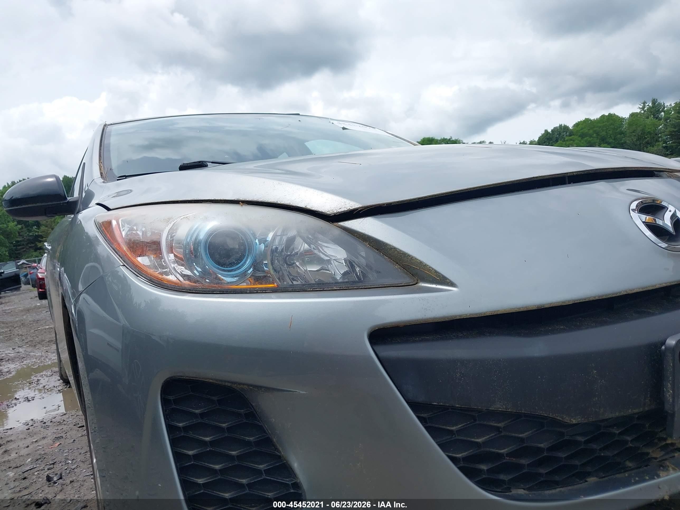 2012 Mazda Mazda3 I Touring Silver vin: JM1BL1L88C1613375