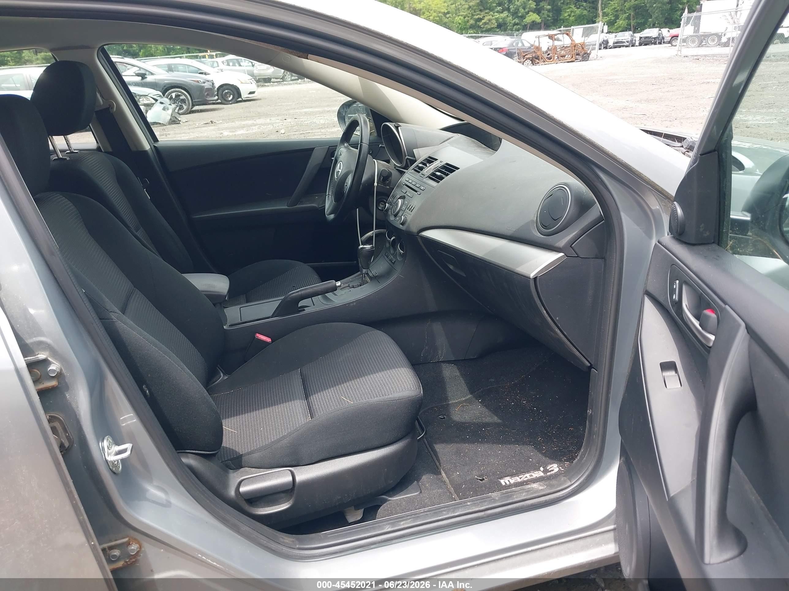 2012 Mazda Mazda3 I Touring Silver vin: JM1BL1L88C1613375