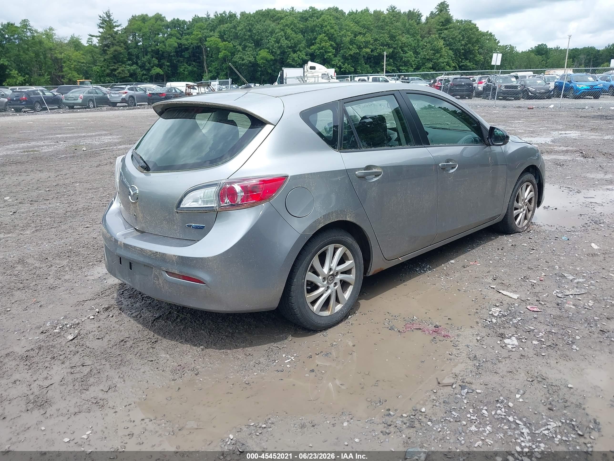 2012 Mazda Mazda3 I Touring Silver vin: JM1BL1L88C1613375