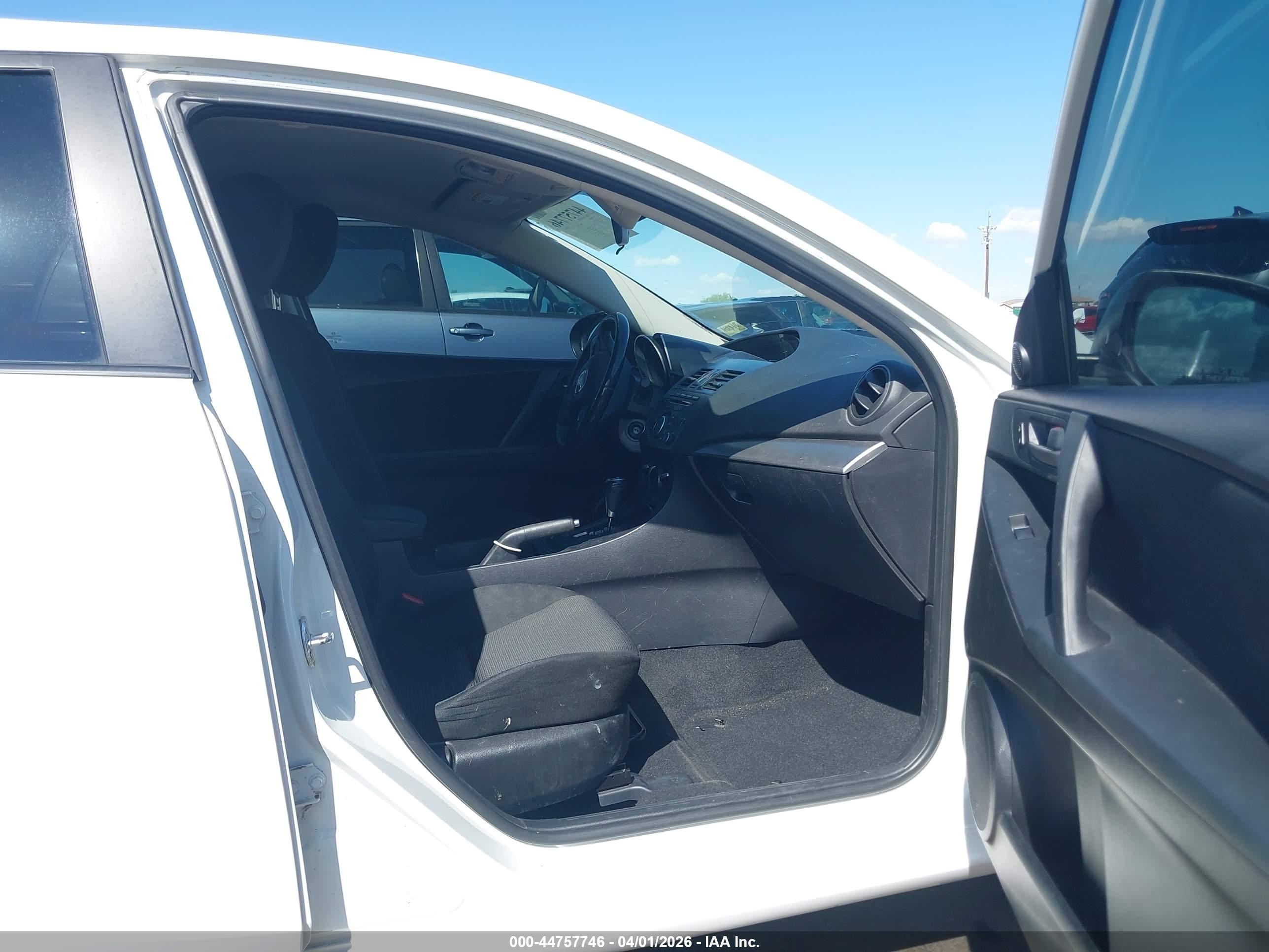 2012 Mazda Mazda3 I Touring White vin: JM1BL1L89C1604166