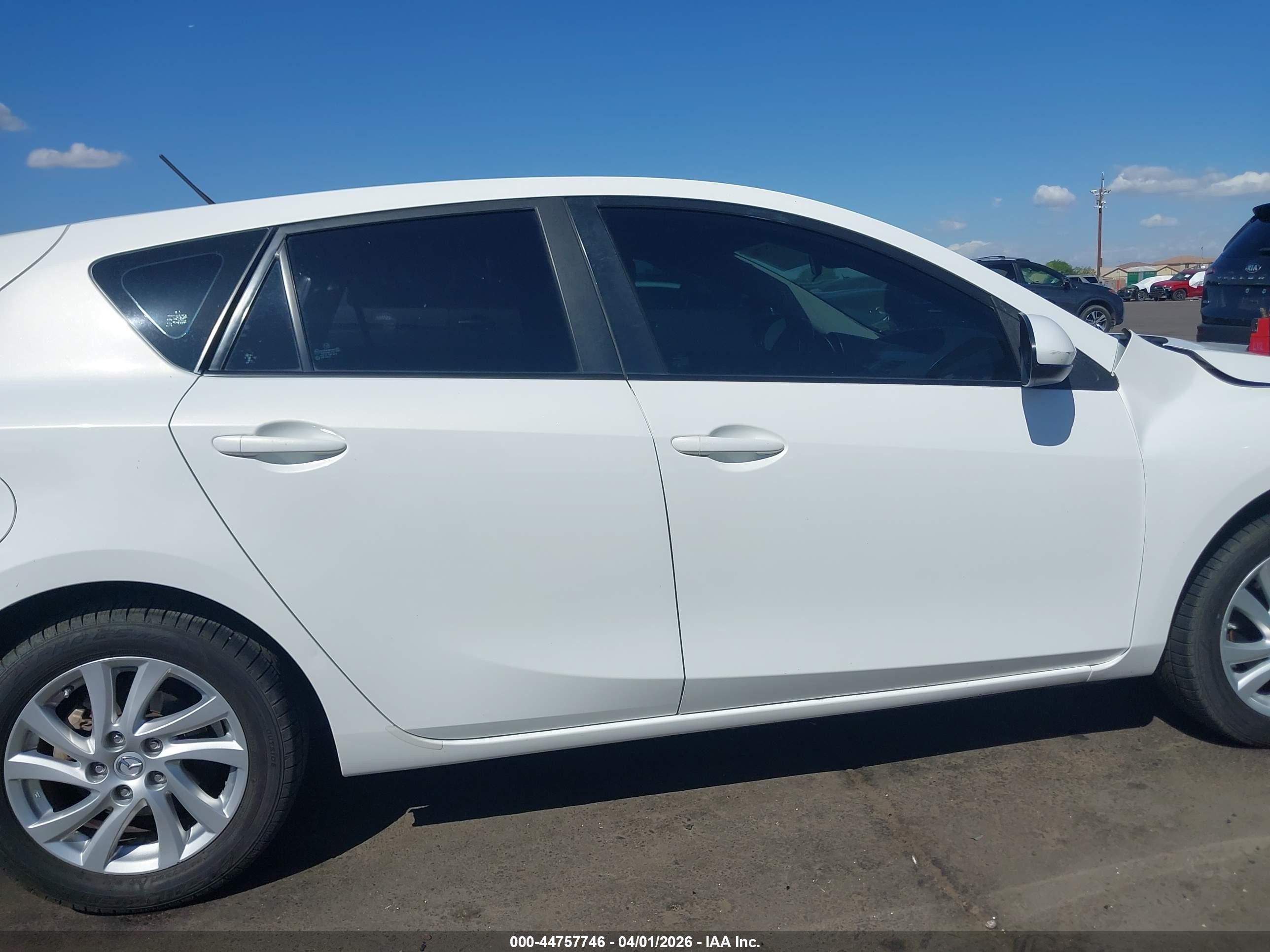 2012 Mazda Mazda3 I Touring White vin: JM1BL1L89C1604166