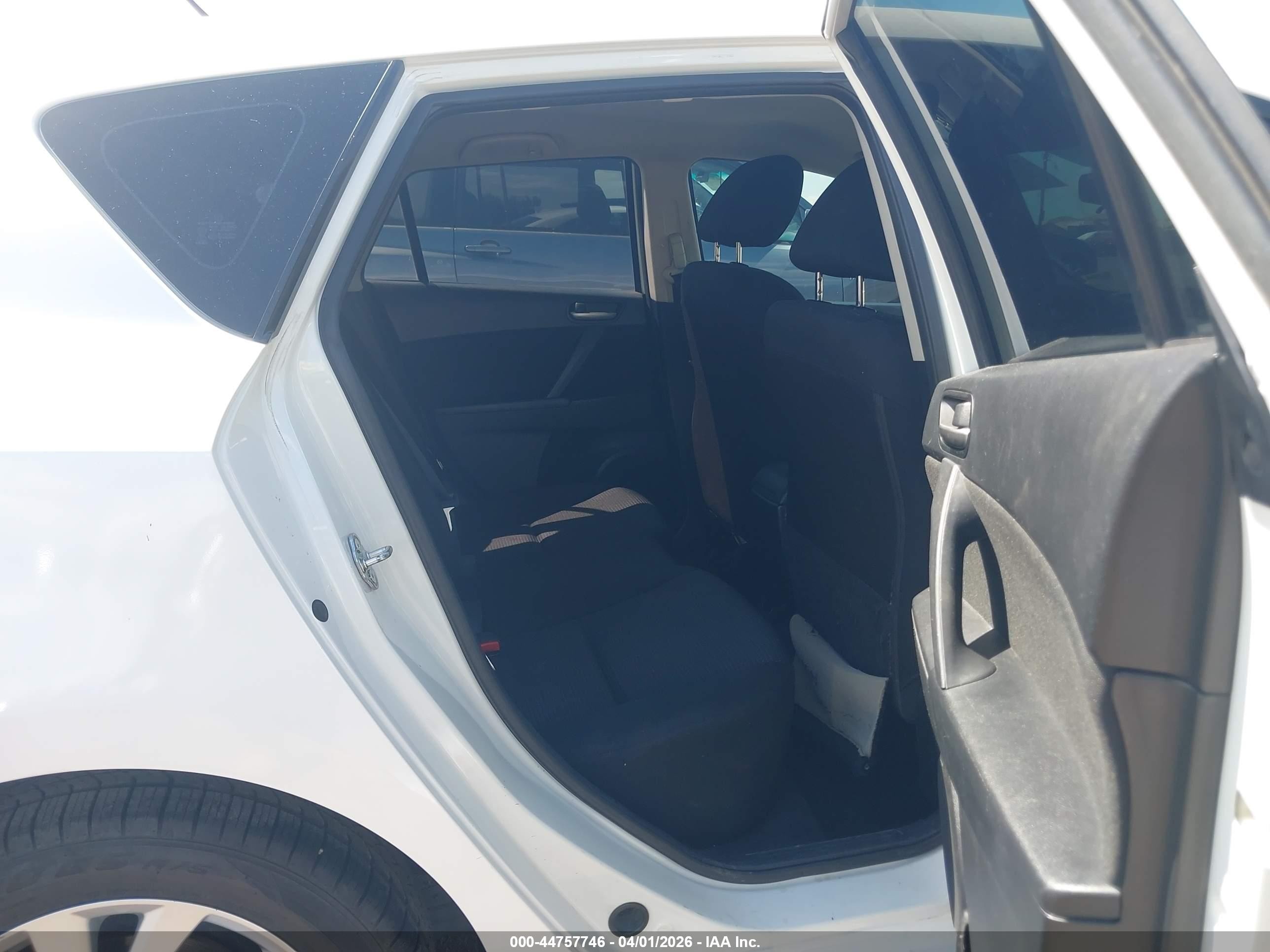 2012 Mazda Mazda3 I Touring White vin: JM1BL1L89C1604166