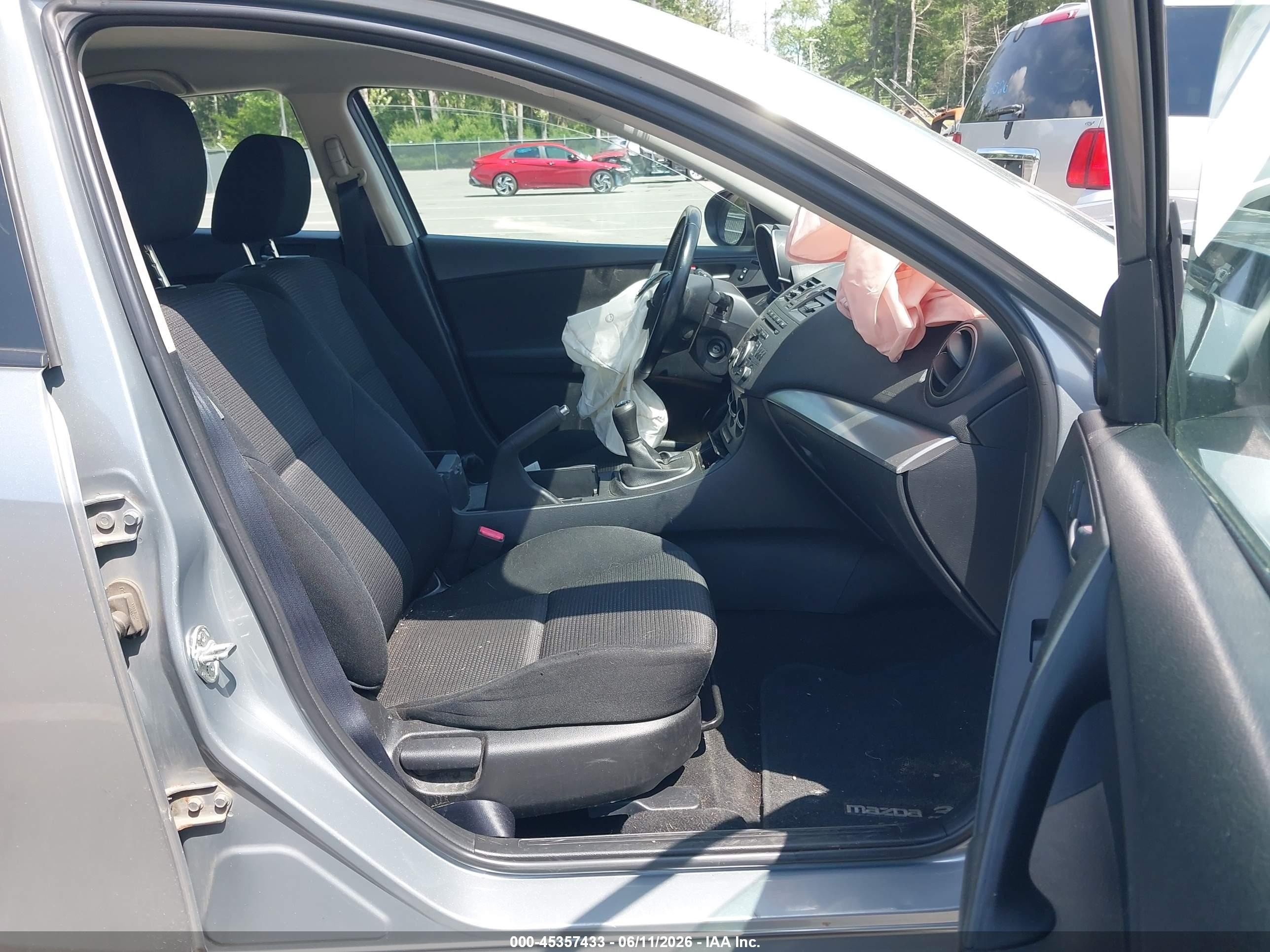 2012 Mazda Mazda3 I Touring Silver vin: JM1BL1L8XC1566298