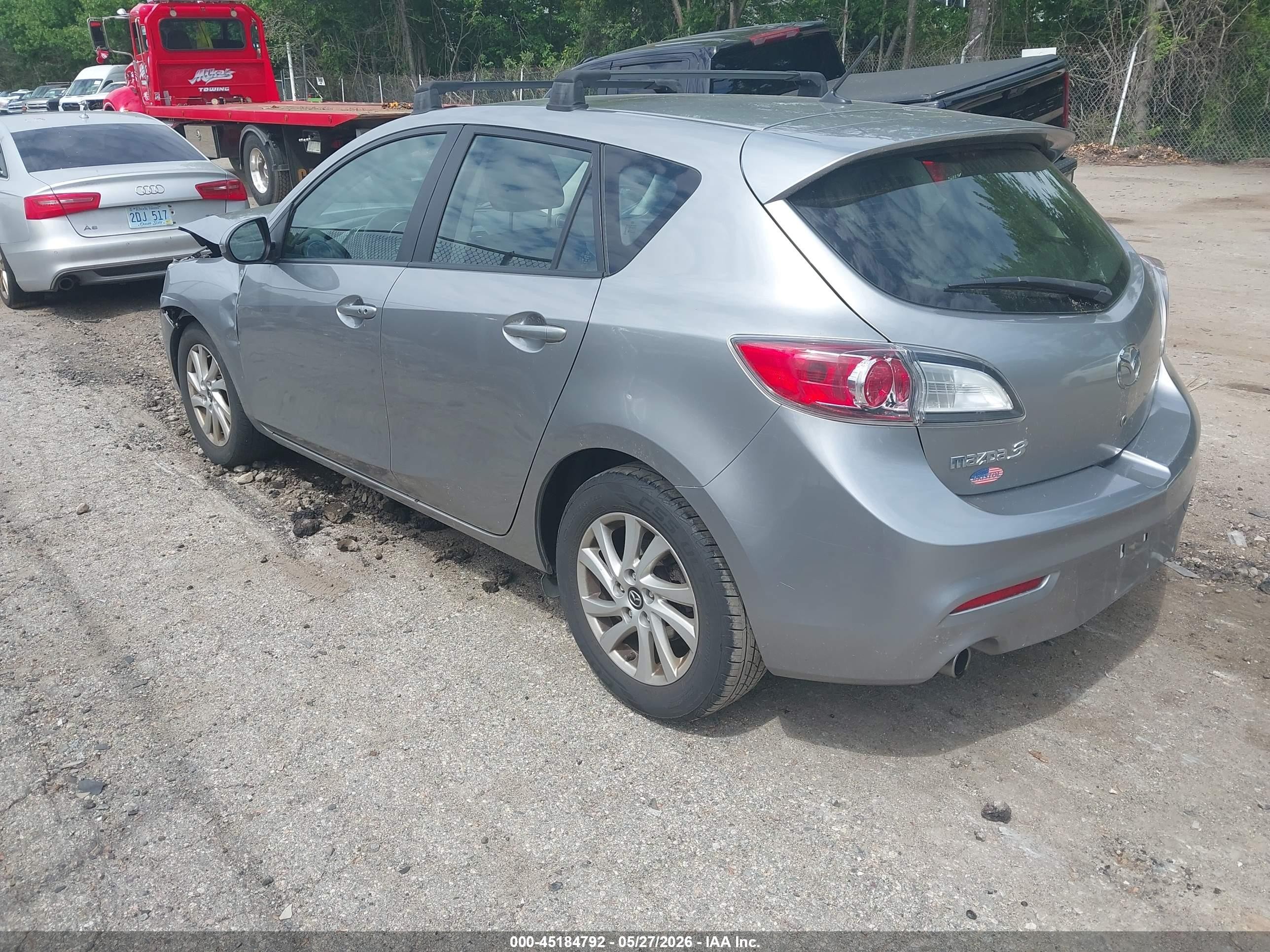 2013 Mazda Mazda3 I Touring Silver vin: JM1BL1LP0D1744423