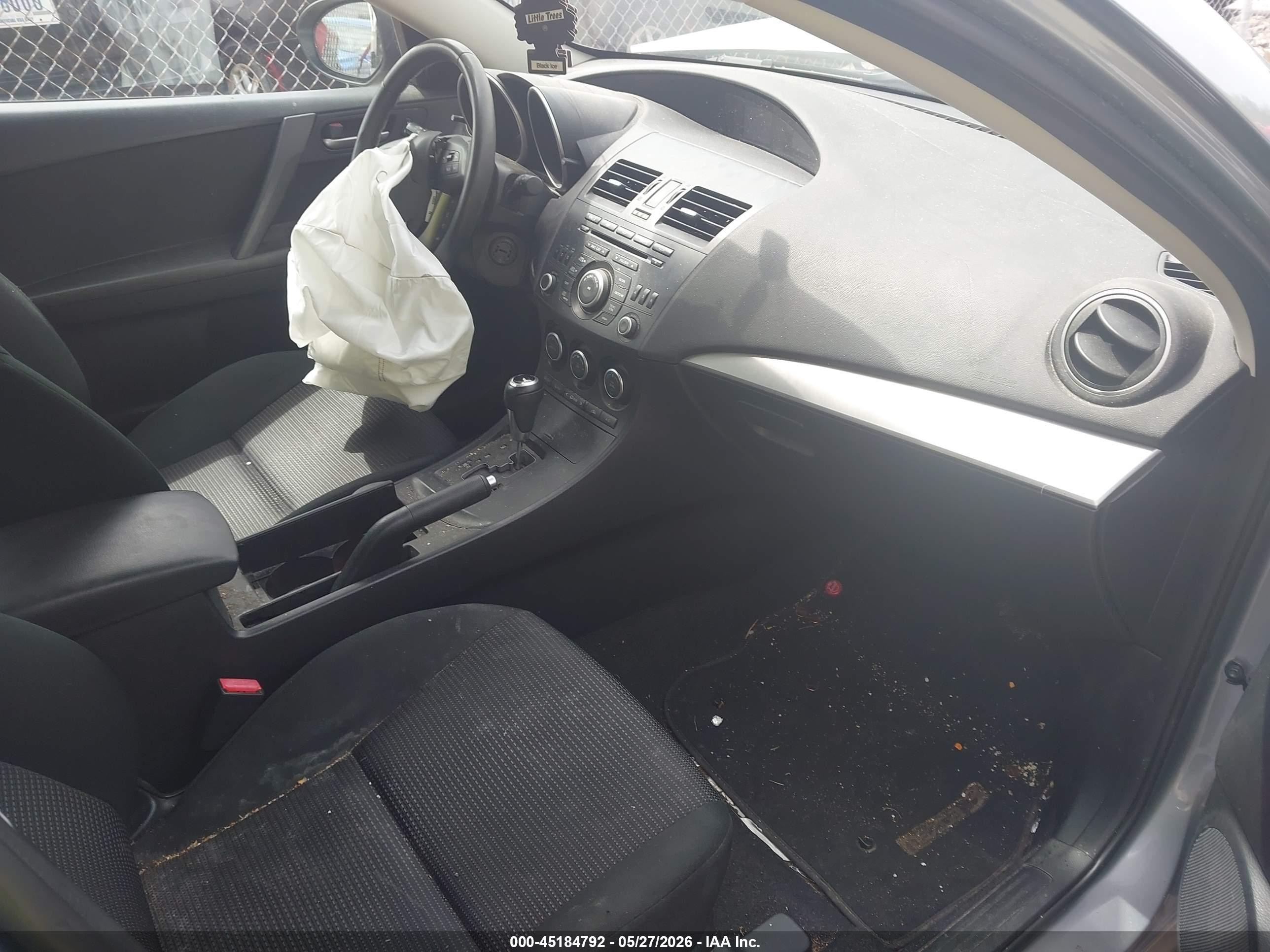 2013 Mazda Mazda3 I Touring Silver vin: JM1BL1LP0D1744423