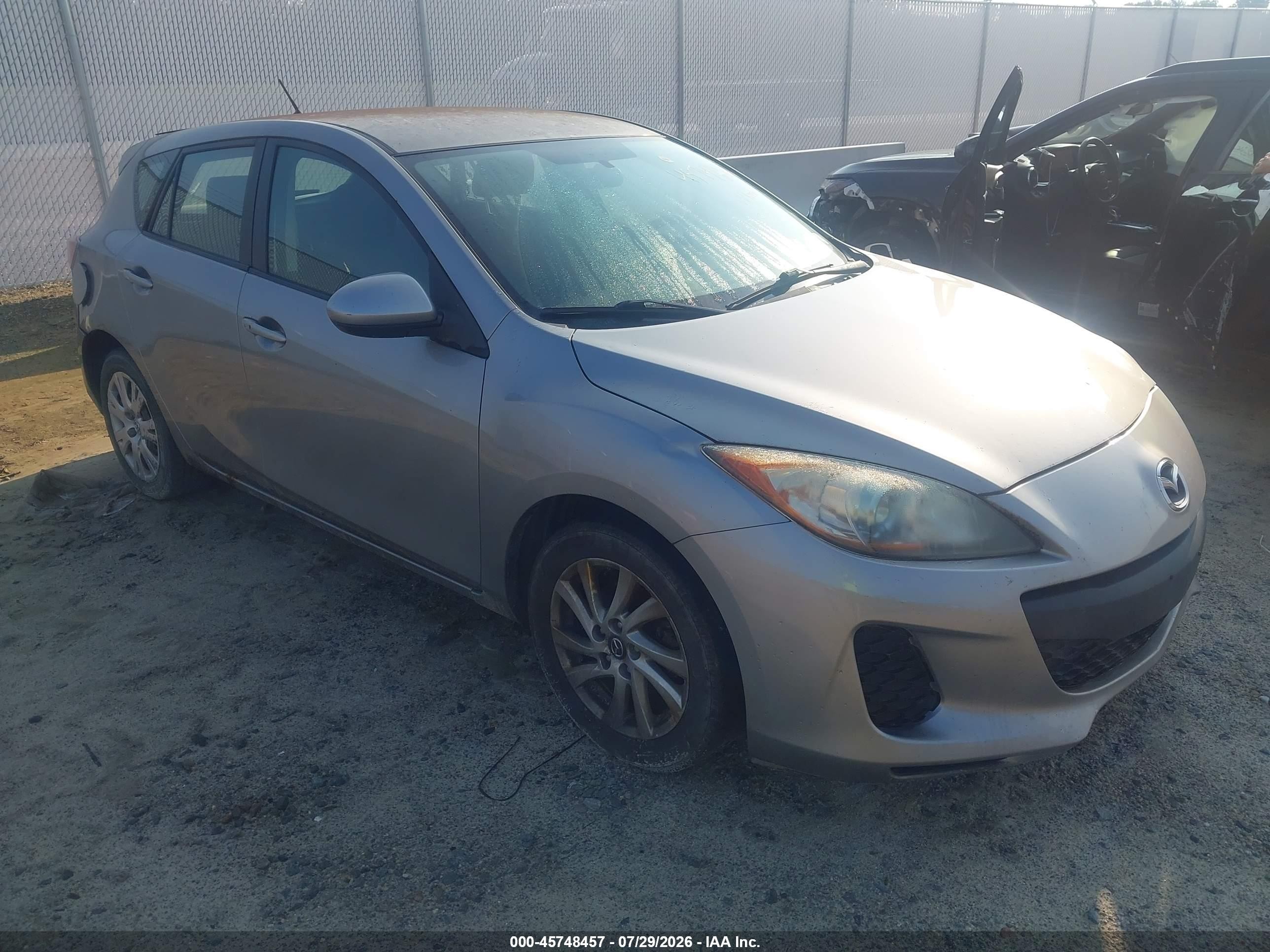 2013 Mazda Mazda3 I Touring Серебряный vin: JM1BL1LP2D1801706