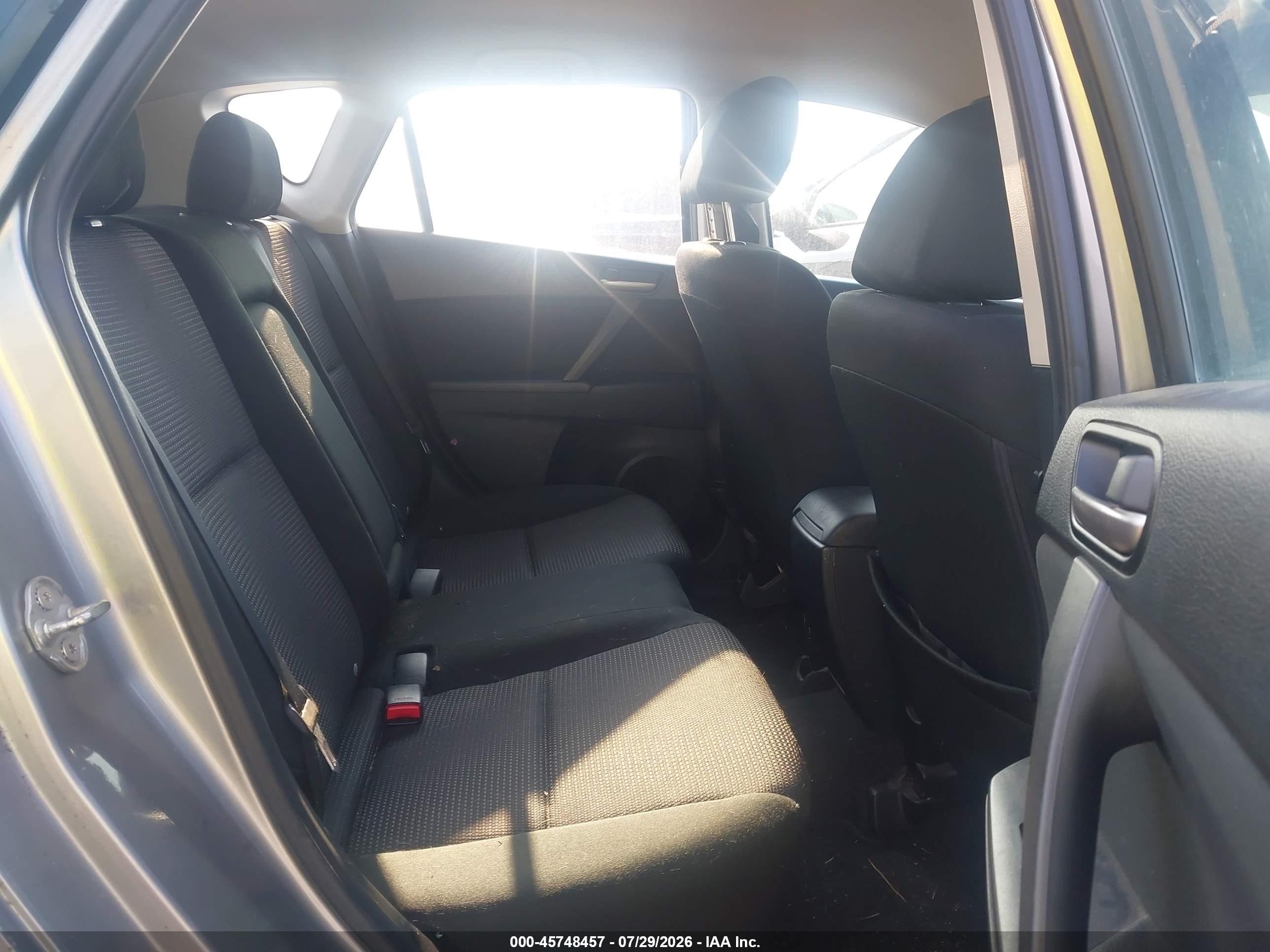 2013 Mazda Mazda3 I Touring Silver vin: JM1BL1LP2D1801706