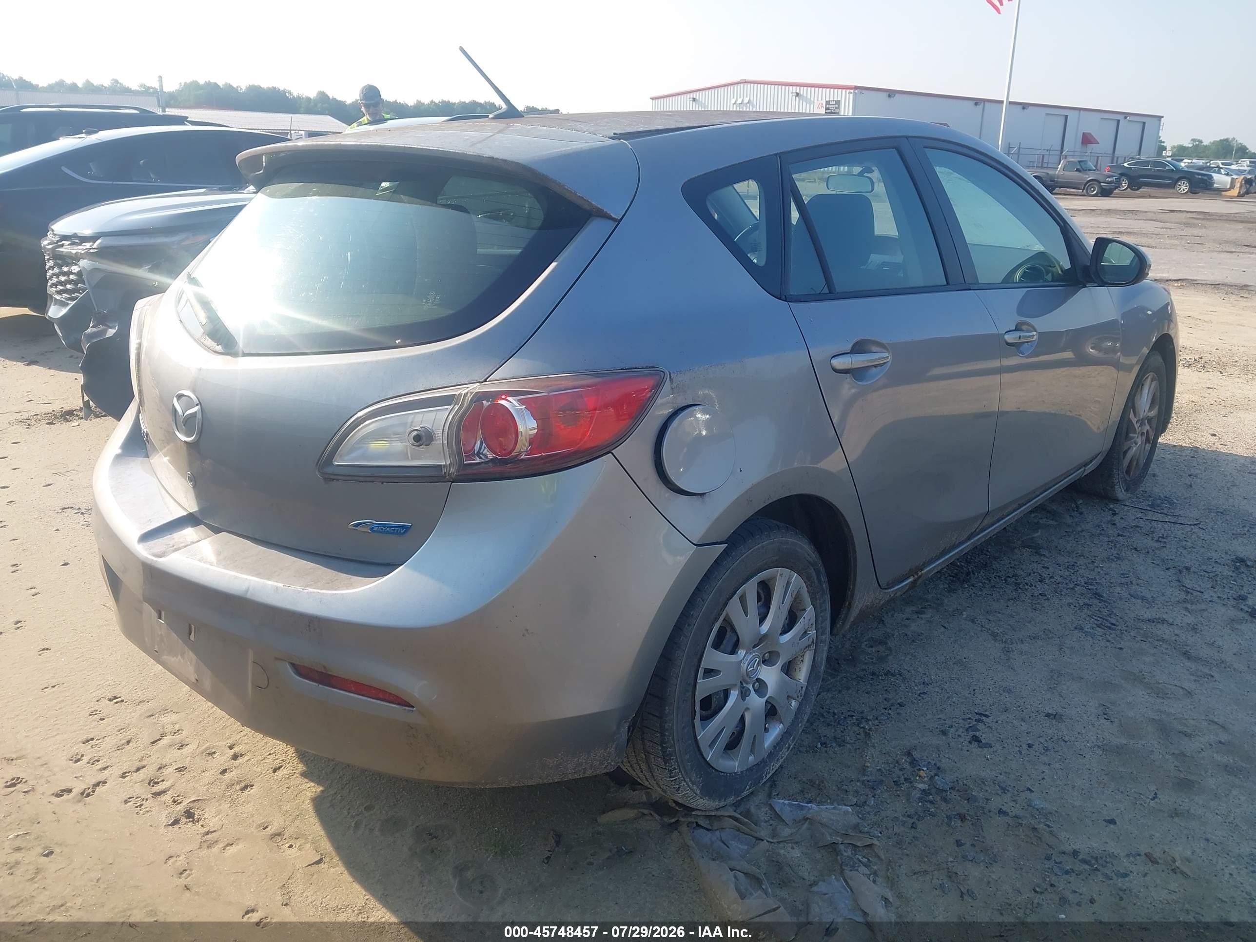 2013 Mazda Mazda3 I Touring Silver vin: JM1BL1LP2D1801706