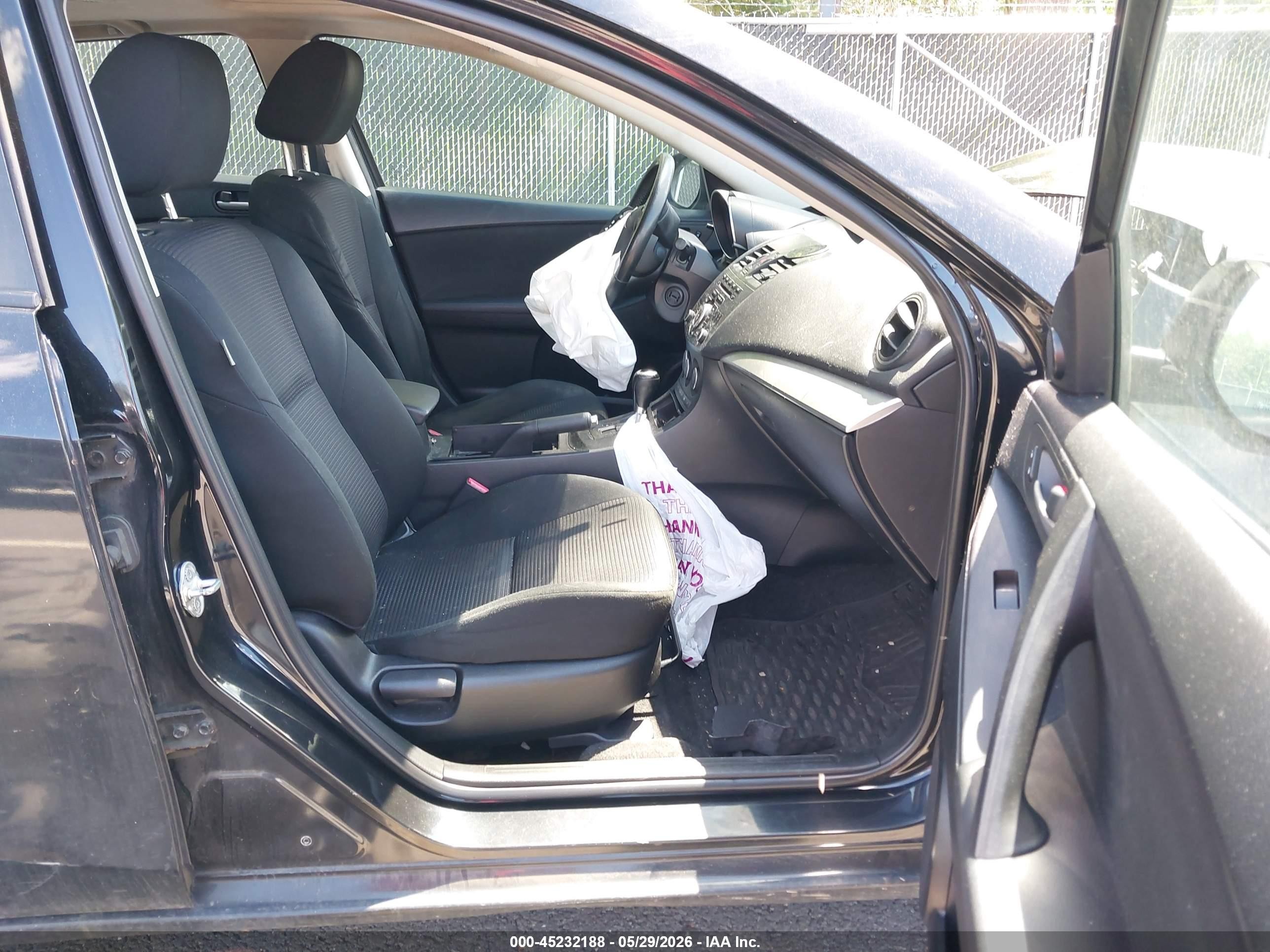 2013 Mazda Mazda3 I Touring Черный vin: JM1BL1LP3D1739958
