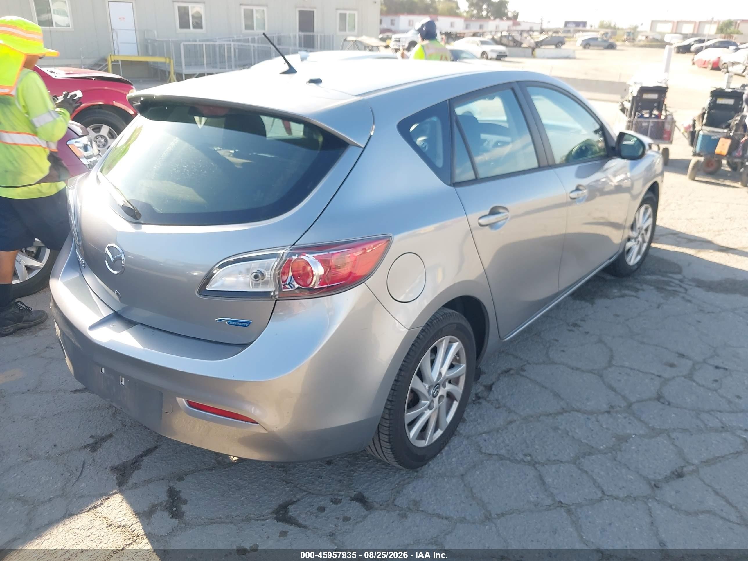 2013 Mazda Mazda3 I Touring Silver vin: JM1BL1LP3D1825318