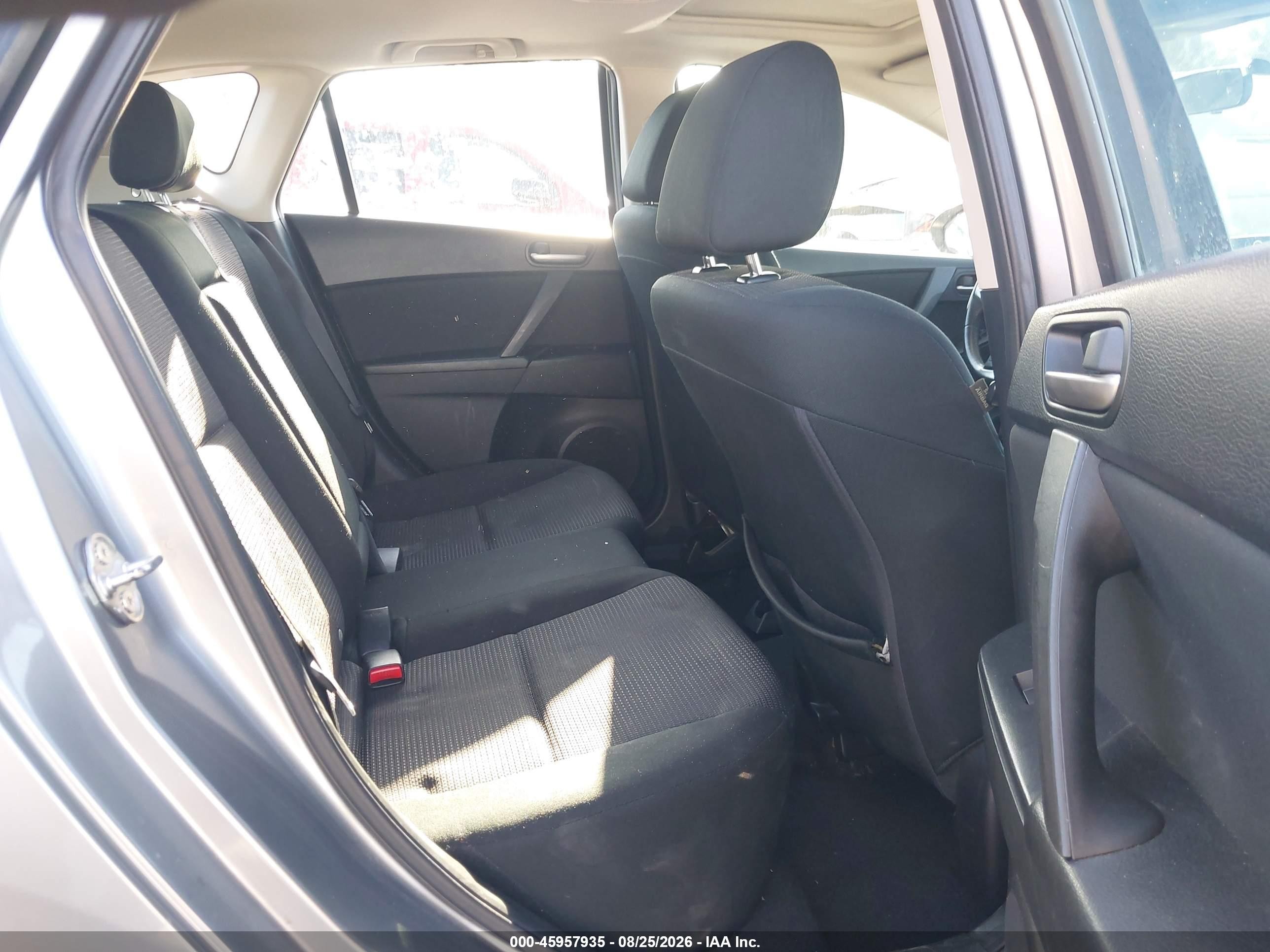 2013 Mazda Mazda3 I Touring Silver vin: JM1BL1LP3D1825318