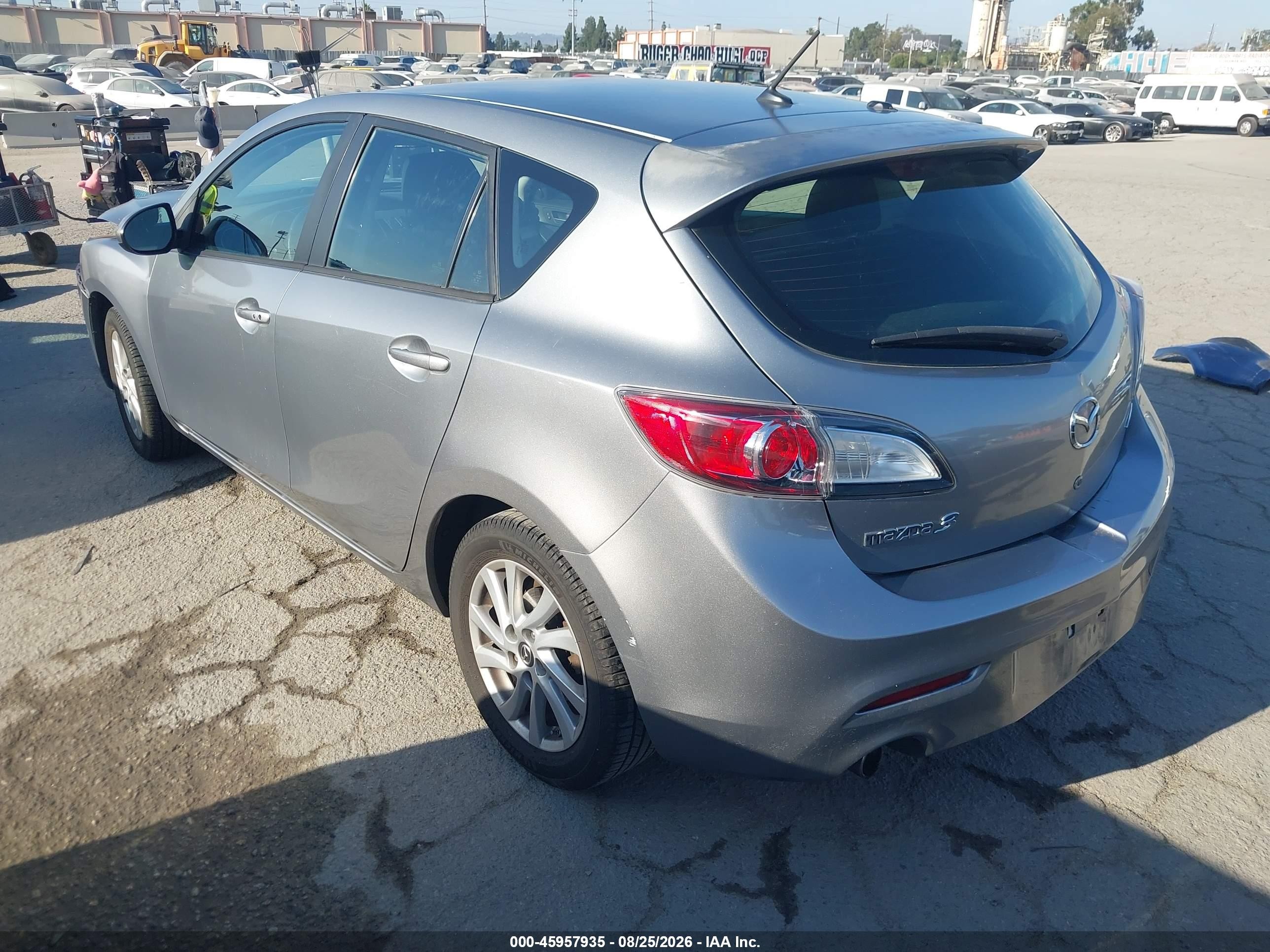 2013 Mazda Mazda3 I Touring Silver vin: JM1BL1LP3D1825318