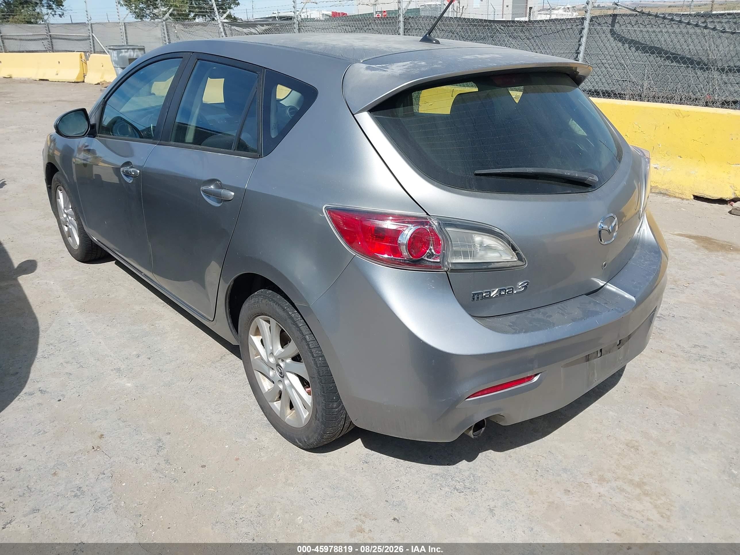 2013 Mazda Mazda3 I Touring Silver vin: JM1BL1LP4D1821097