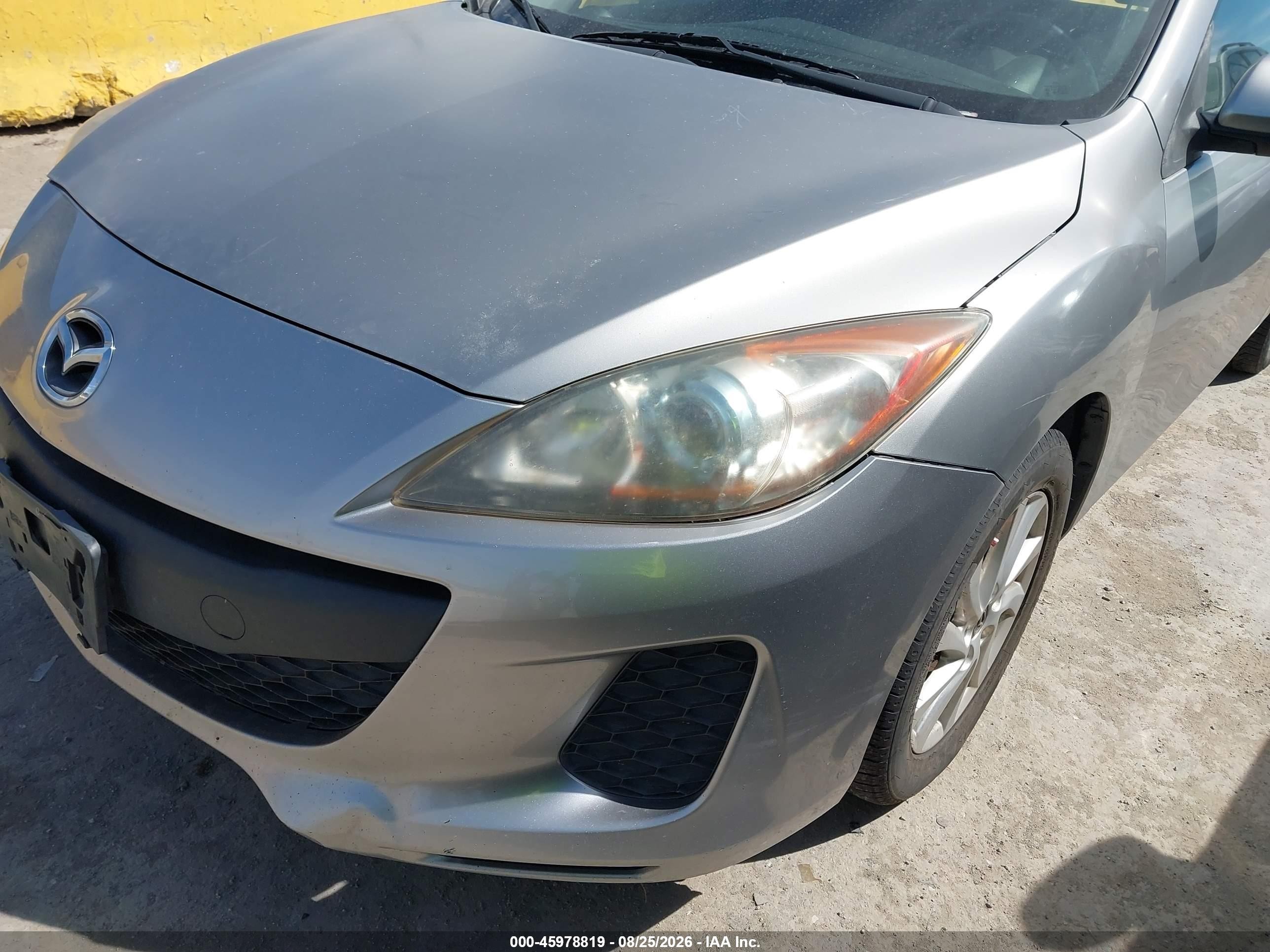 2013 Mazda Mazda3 I Touring Silver vin: JM1BL1LP4D1821097