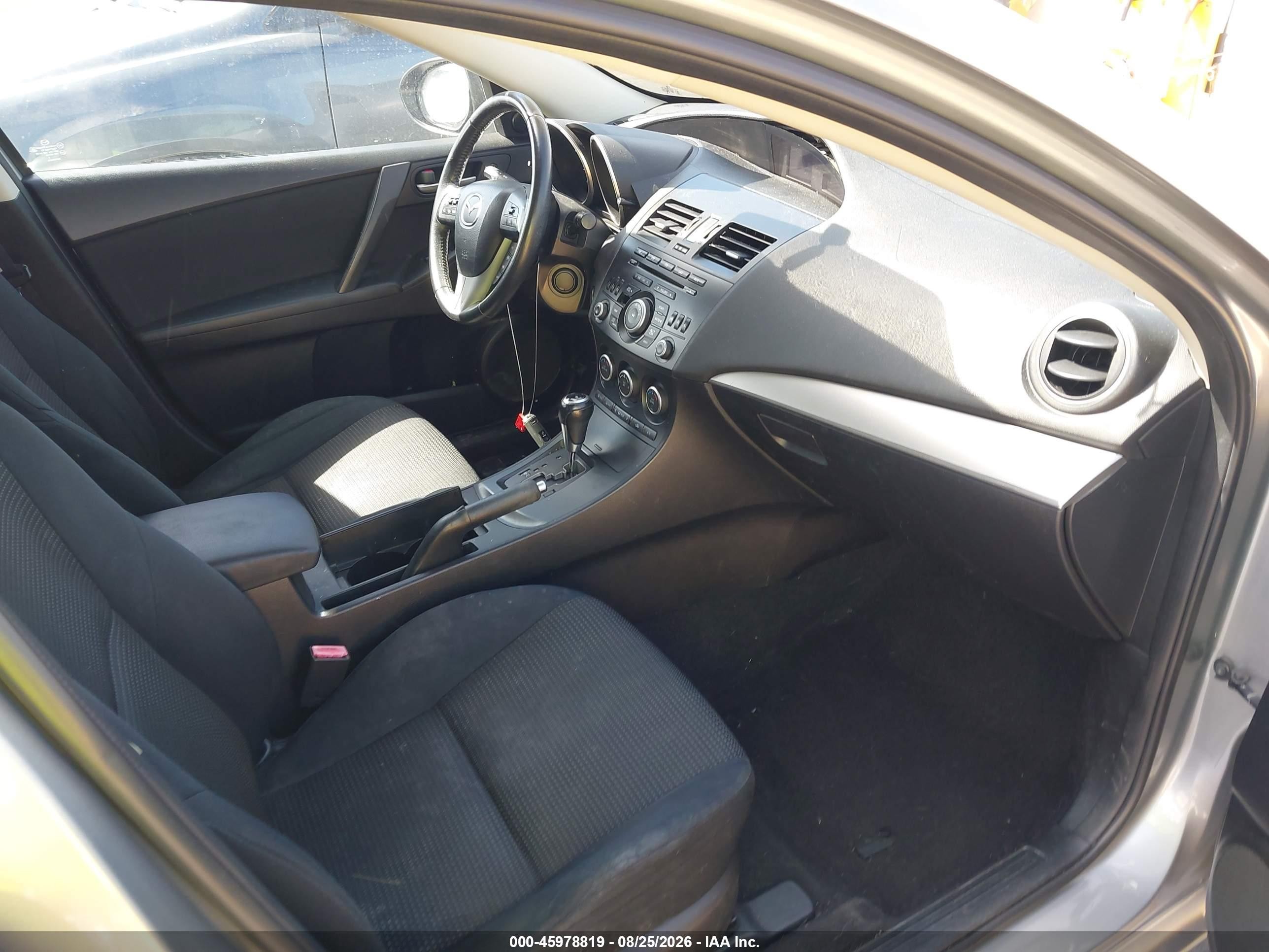 2013 Mazda Mazda3 I Touring Silver vin: JM1BL1LP4D1821097