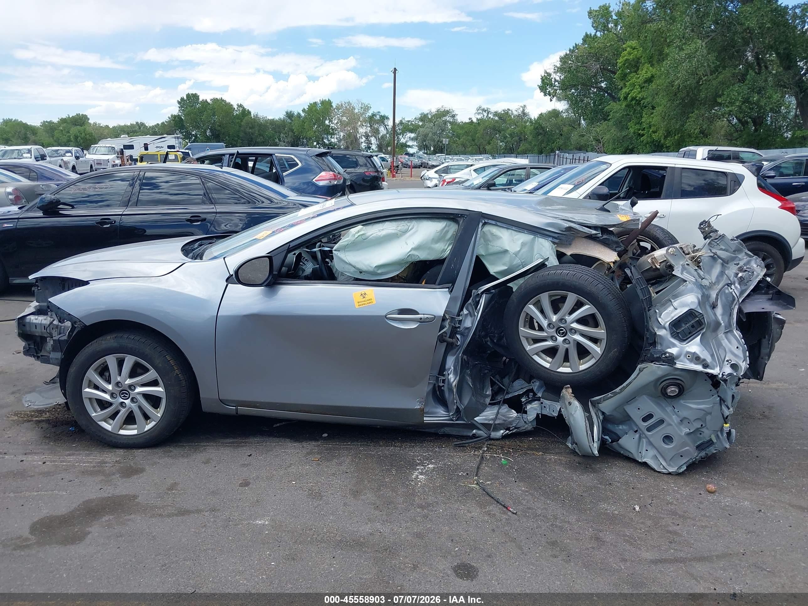 2013 Mazda Mazda3   Серый vin: JM1BL1LP5D1778020