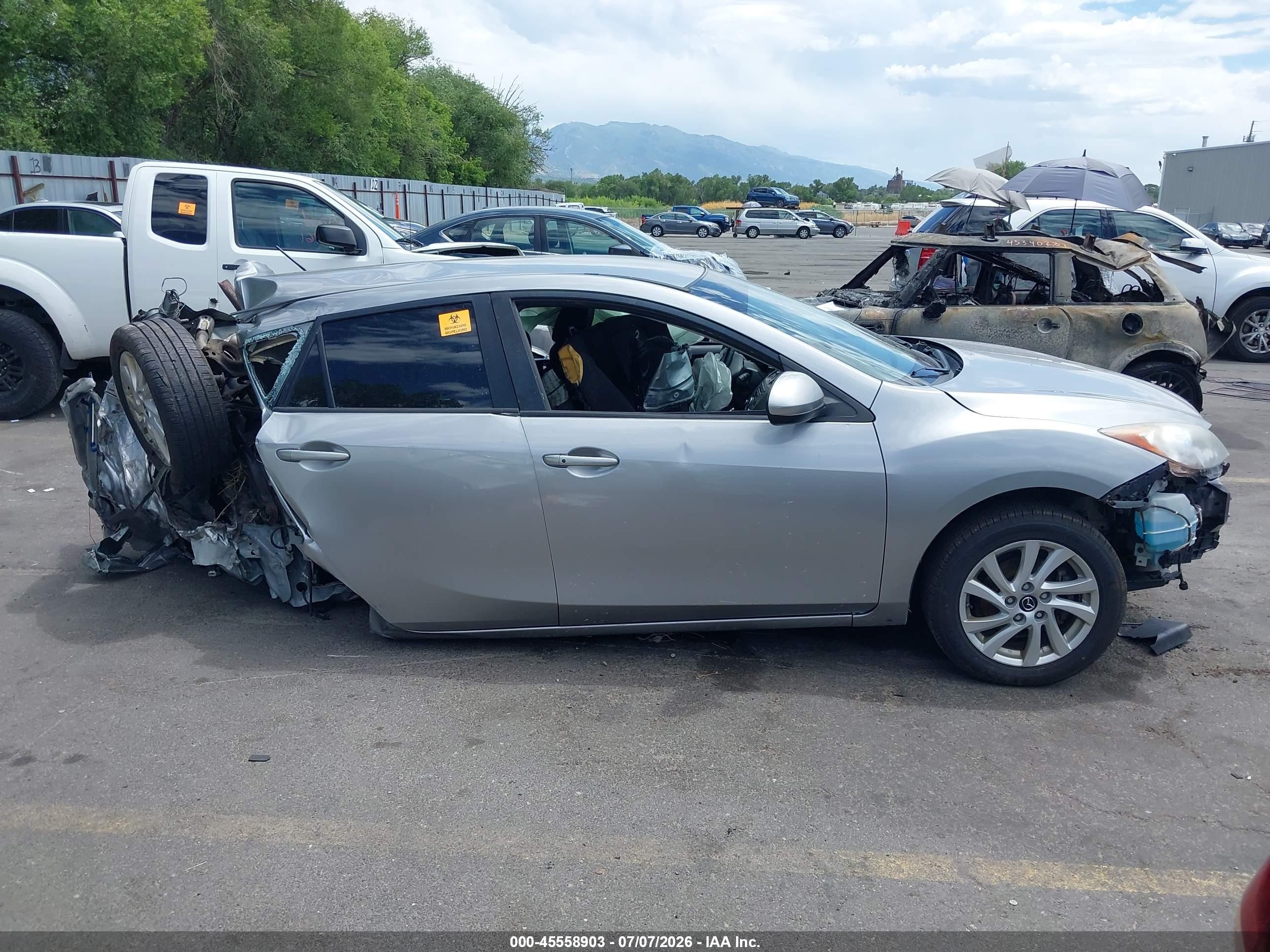 2013 Mazda Mazda3   Серый vin: JM1BL1LP5D1778020