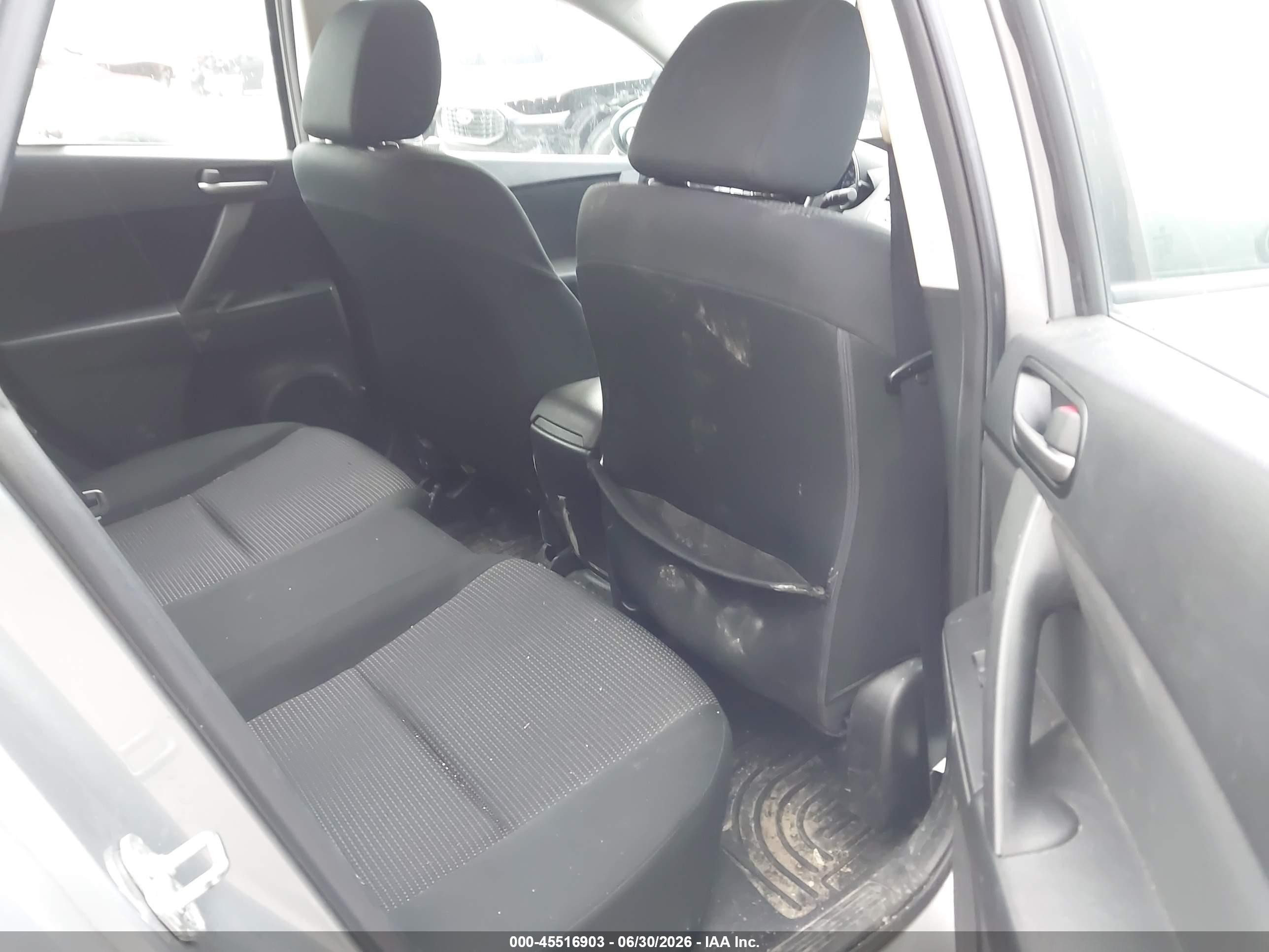2013 Mazda Mazda3 I Touring Silver vin: JM1BL1LP6D1788541