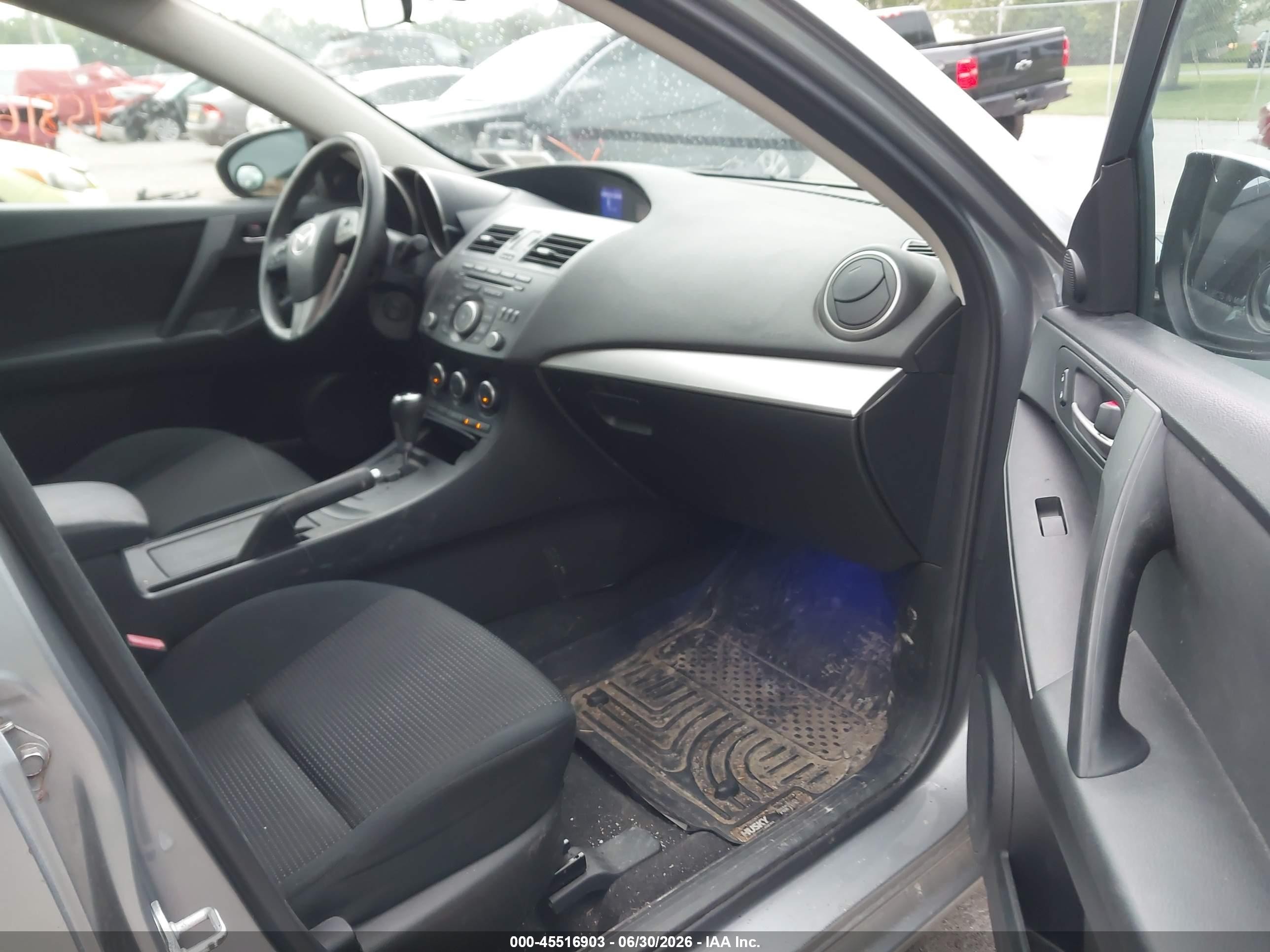 2013 Mazda Mazda3 I Touring Silver vin: JM1BL1LP6D1788541