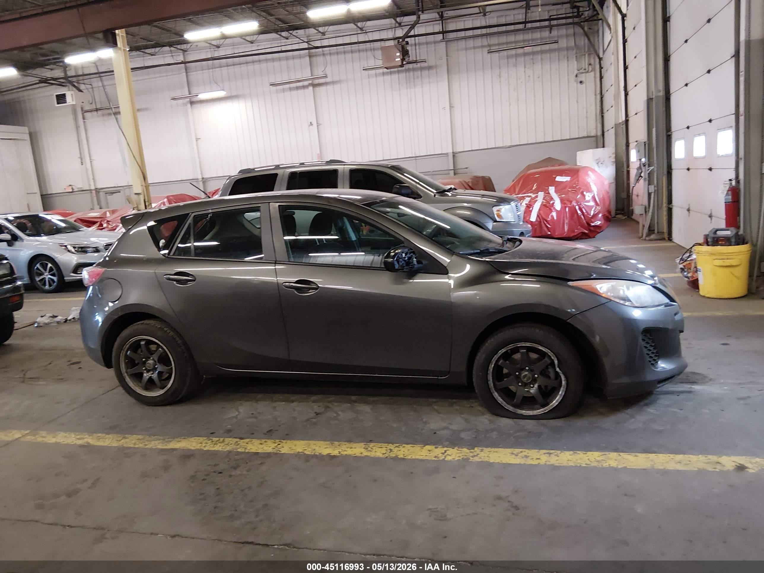 2013 Mazda Mazda3 I Touring Gray vin: JM1BL1LP6D1830481