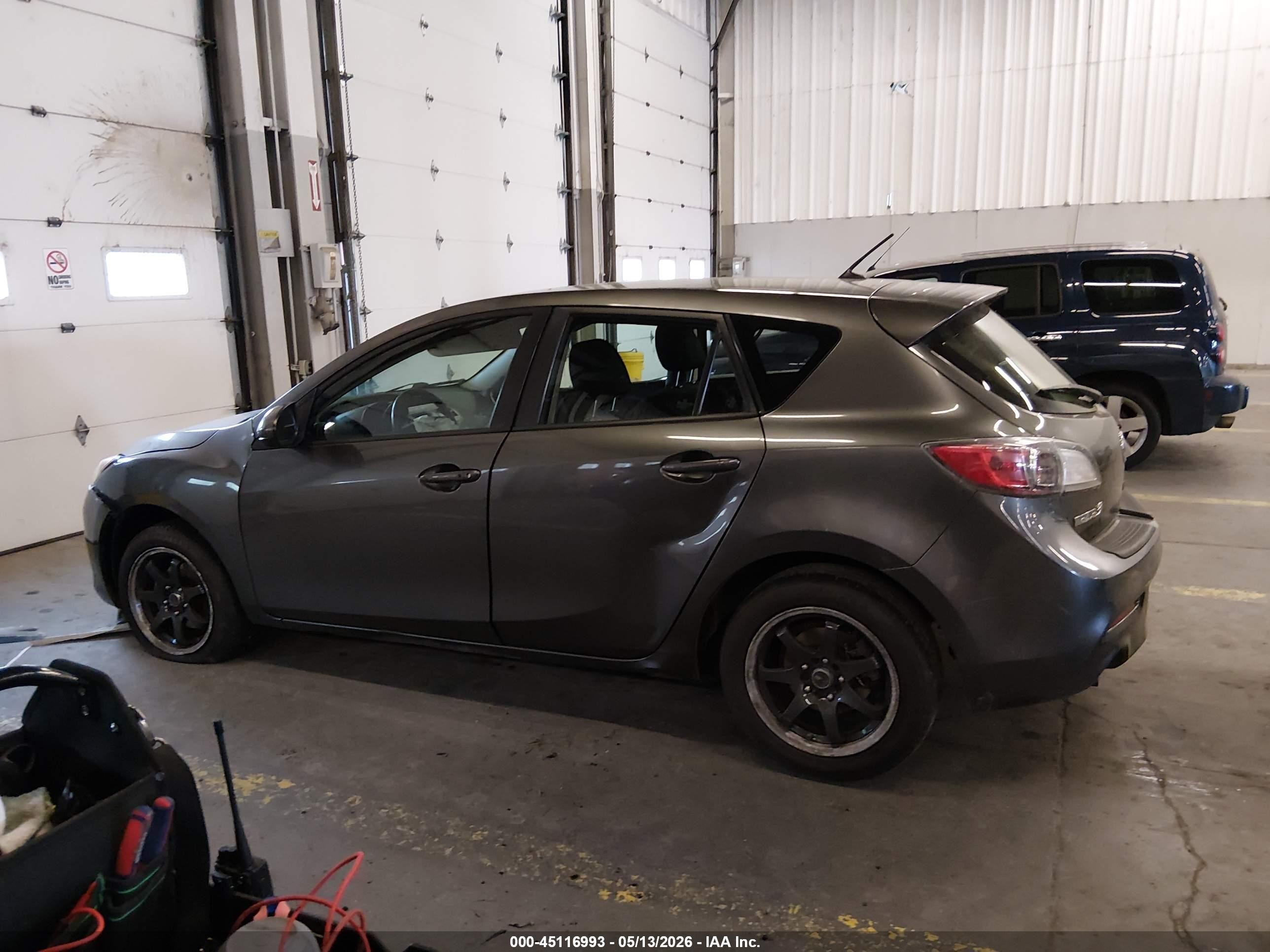 2013 Mazda Mazda3 I Touring Gray vin: JM1BL1LP6D1830481
