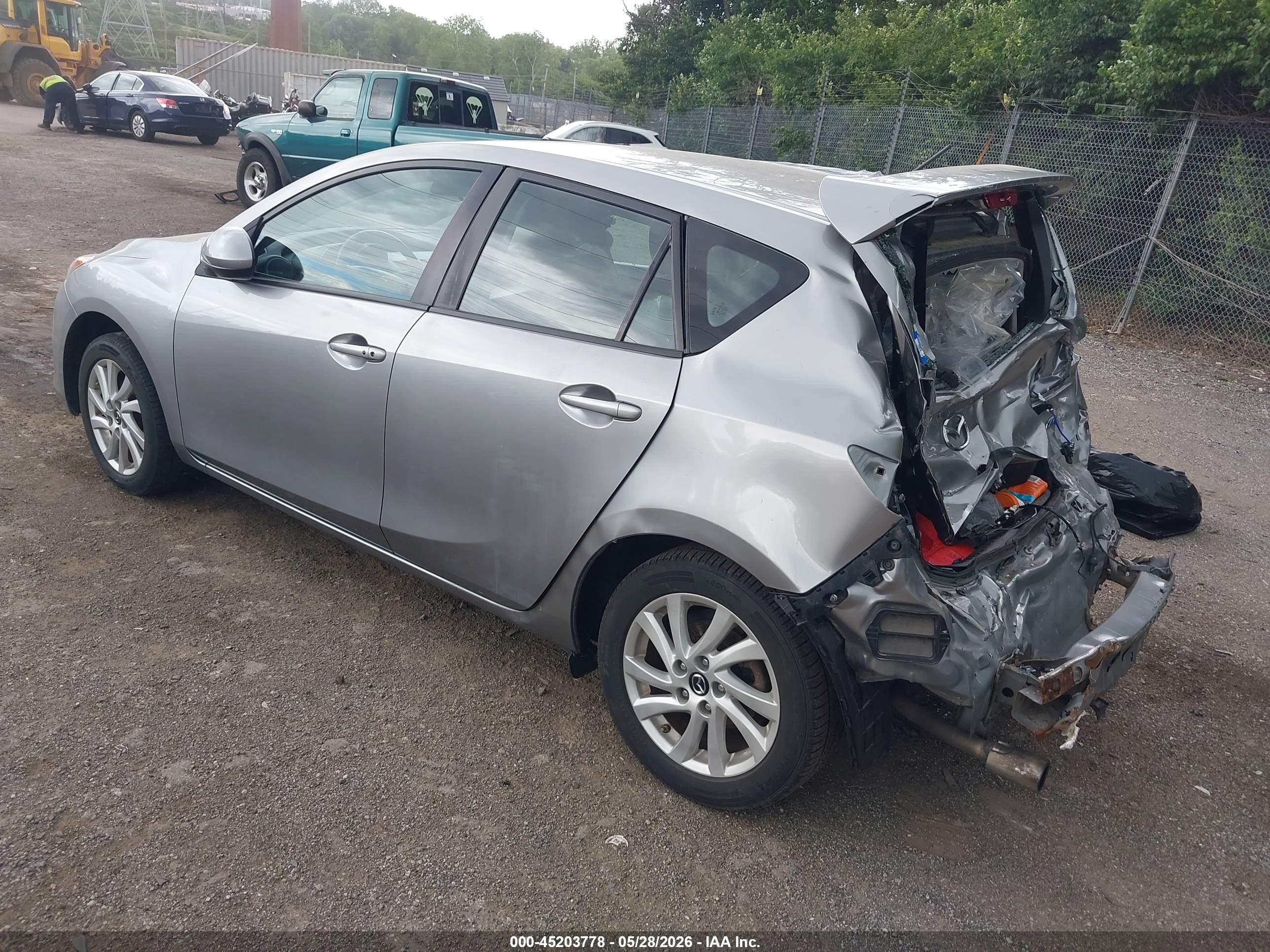 2013 Mazda Mazda3 I Touring Silver vin: JM1BL1LP8D1749935