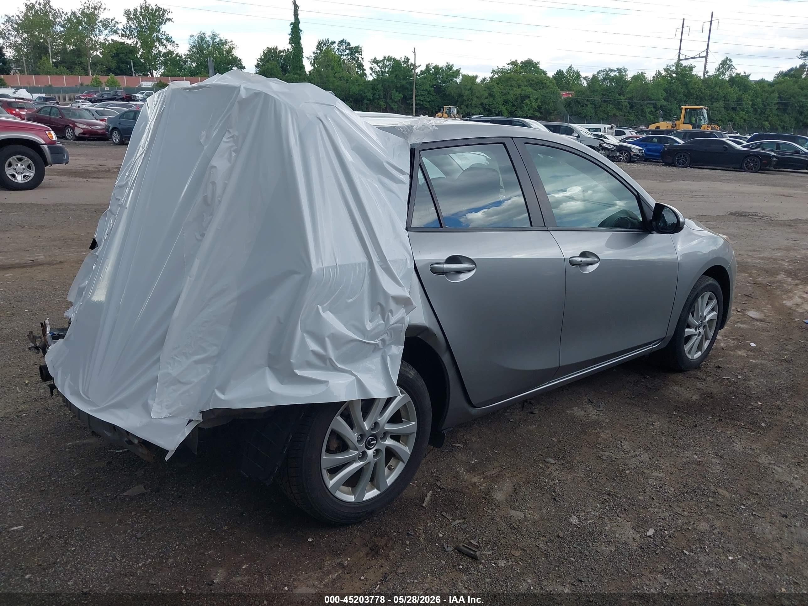 2013 Mazda Mazda3 I Touring Silver vin: JM1BL1LP8D1749935