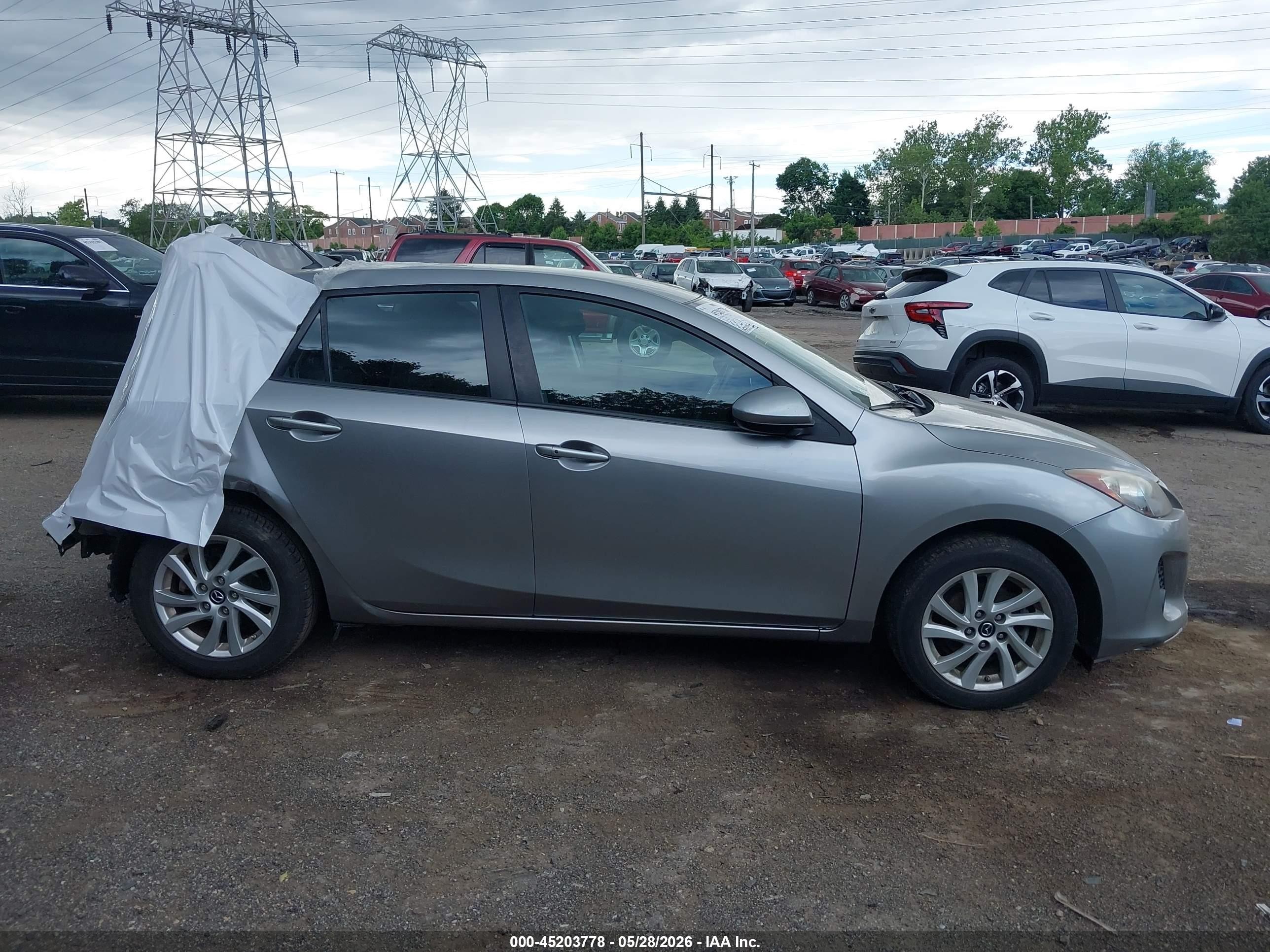 2013 Mazda Mazda3 I Touring Silver vin: JM1BL1LP8D1749935