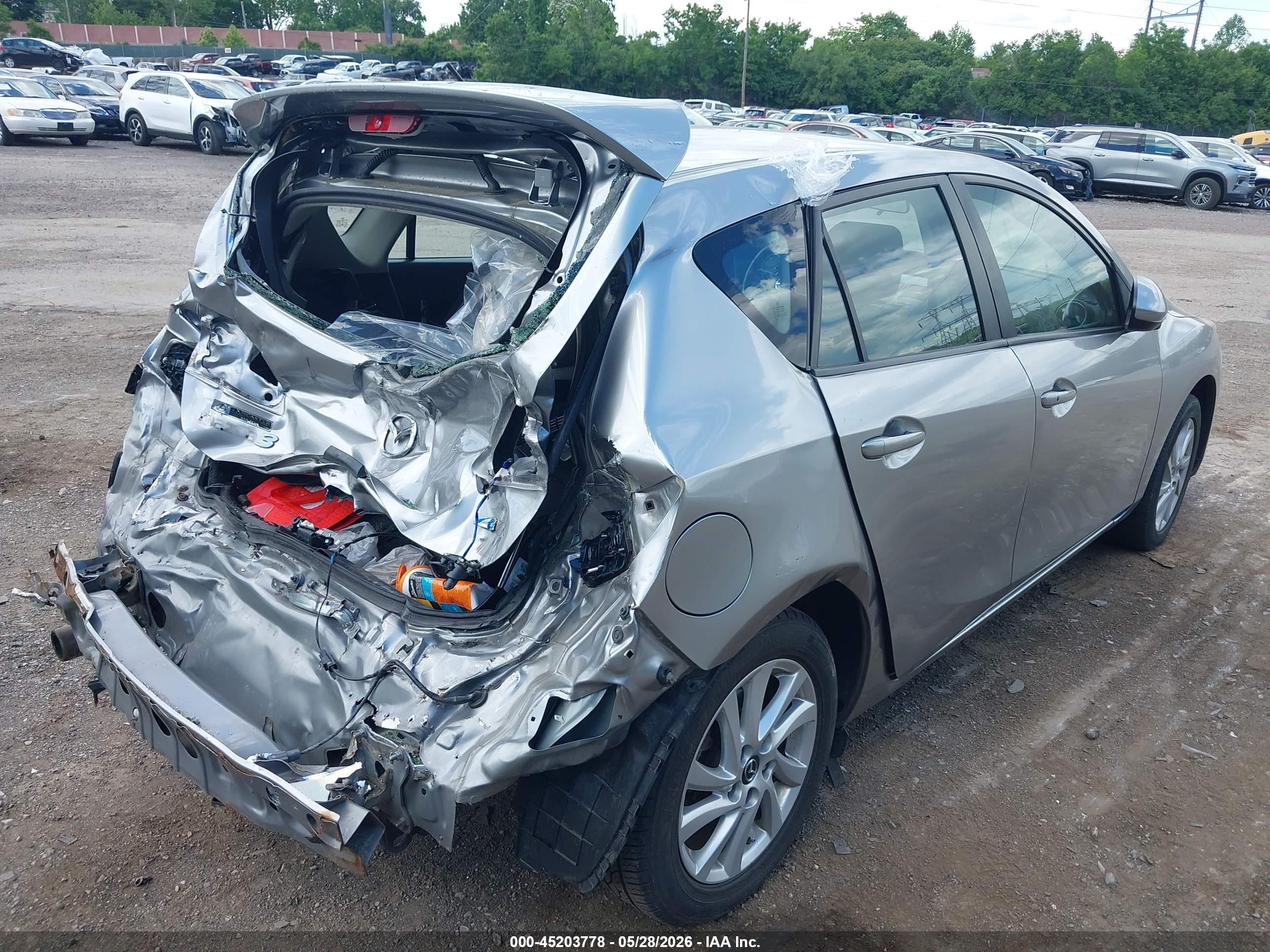 2013 Mazda Mazda3 I Touring Silver vin: JM1BL1LP8D1749935