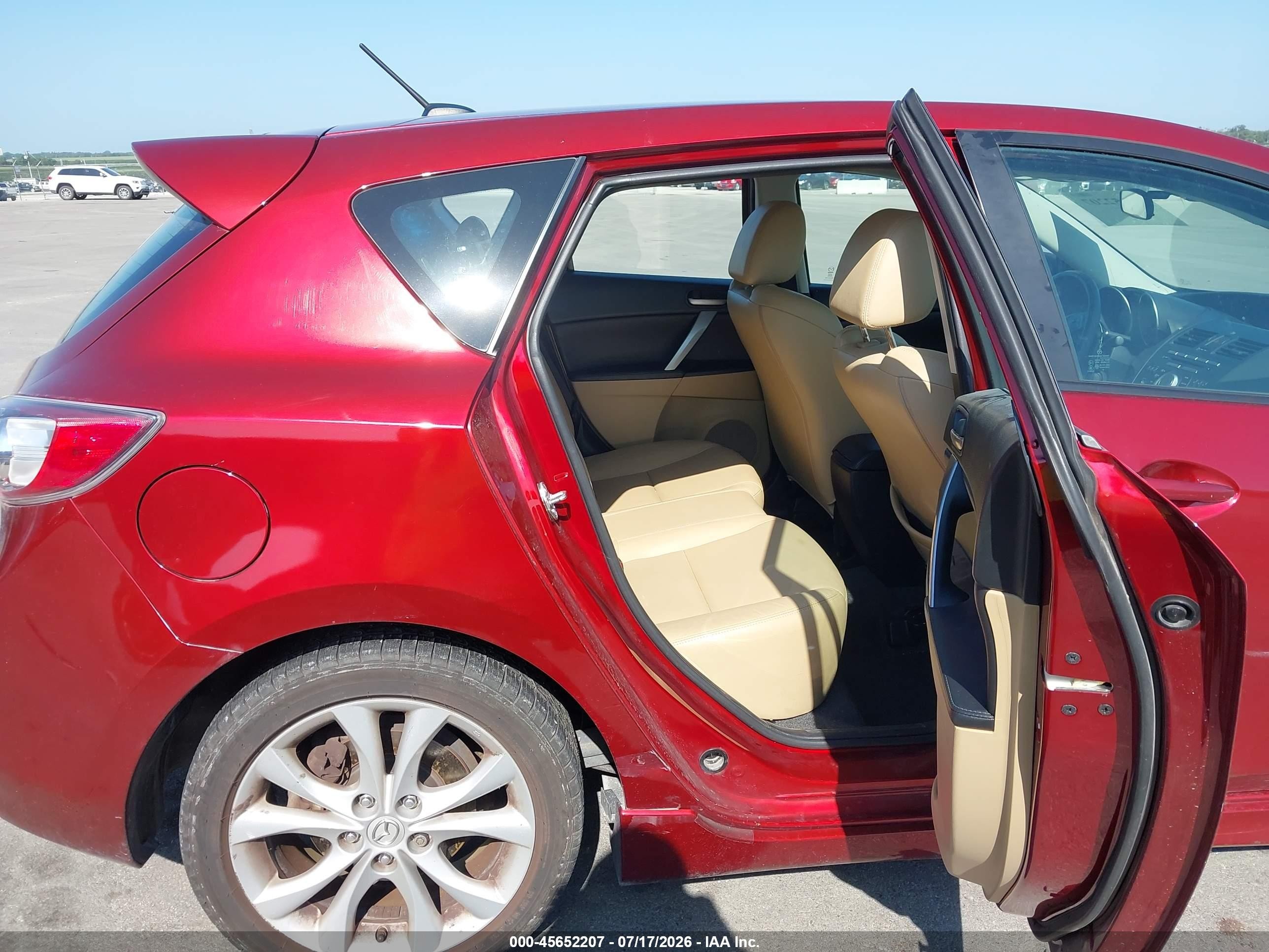 2011 Mazda Mazda3 S Grand Touring Maroon vin: JM1BL1M52B1435675